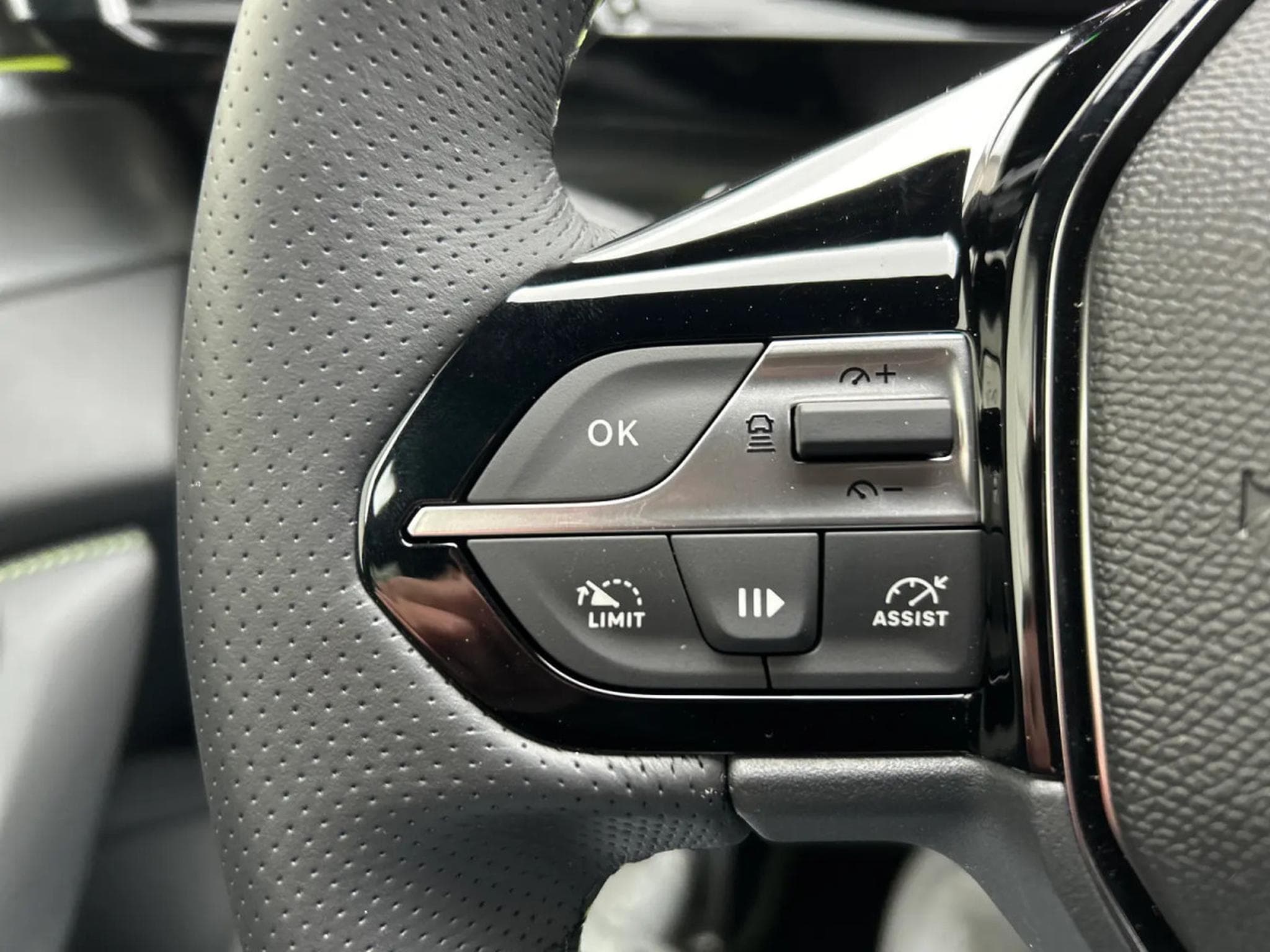 Peugeot 308 1.2 PureTech 145 e-DSC6 GT (2025) - Photo 13