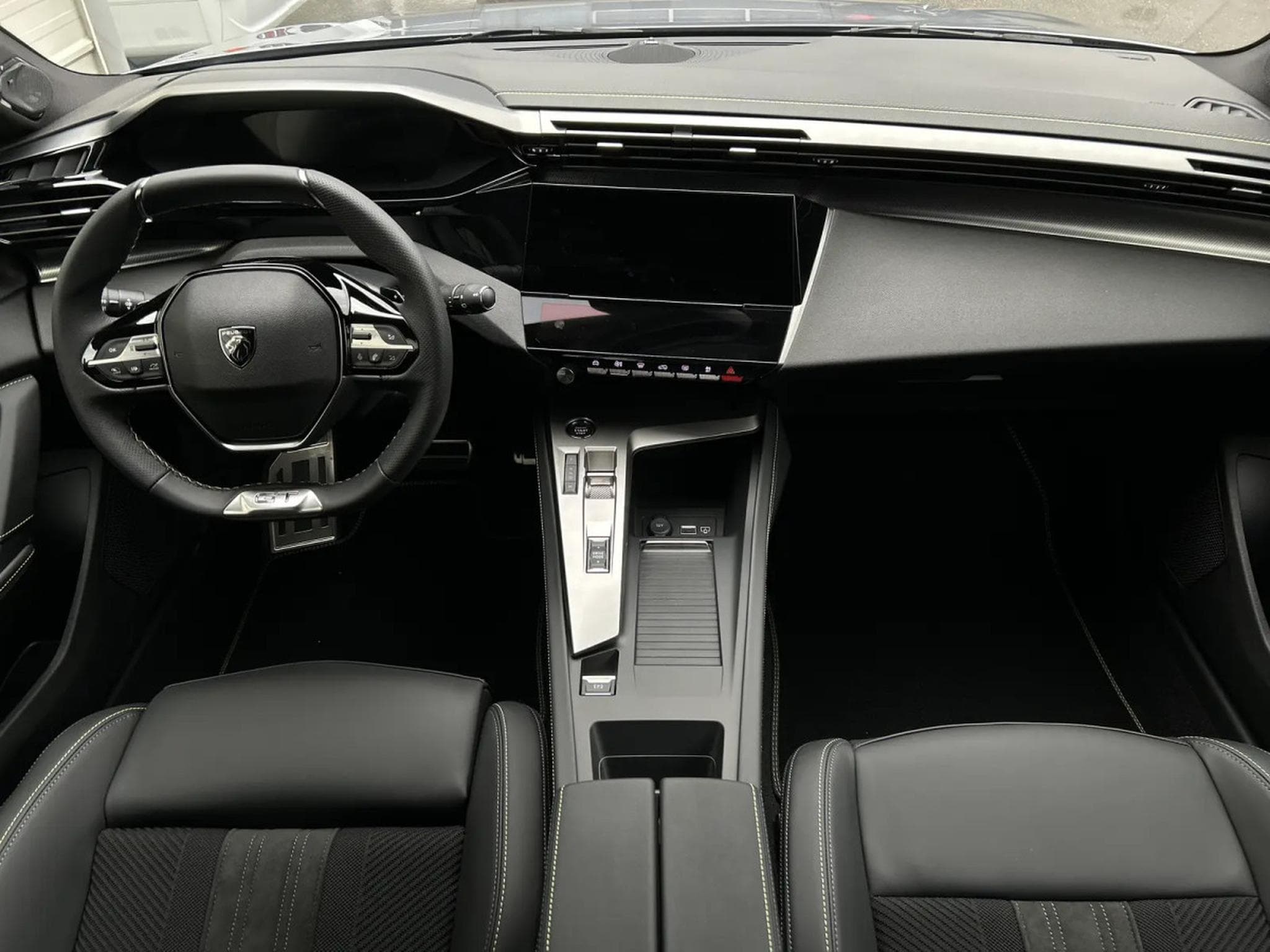 Peugeot 308 1.2 PureTech 145 e-DSC6 GT (2025) - Photo 5