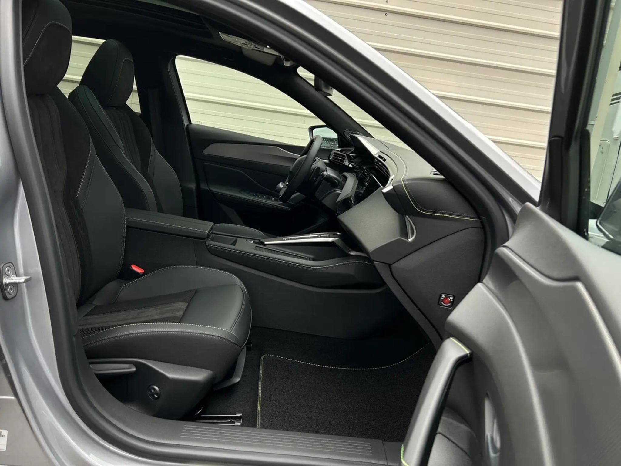 Peugeot 308 1.2 PureTech 145 e-DSC6 GT (2025) - Photo 6