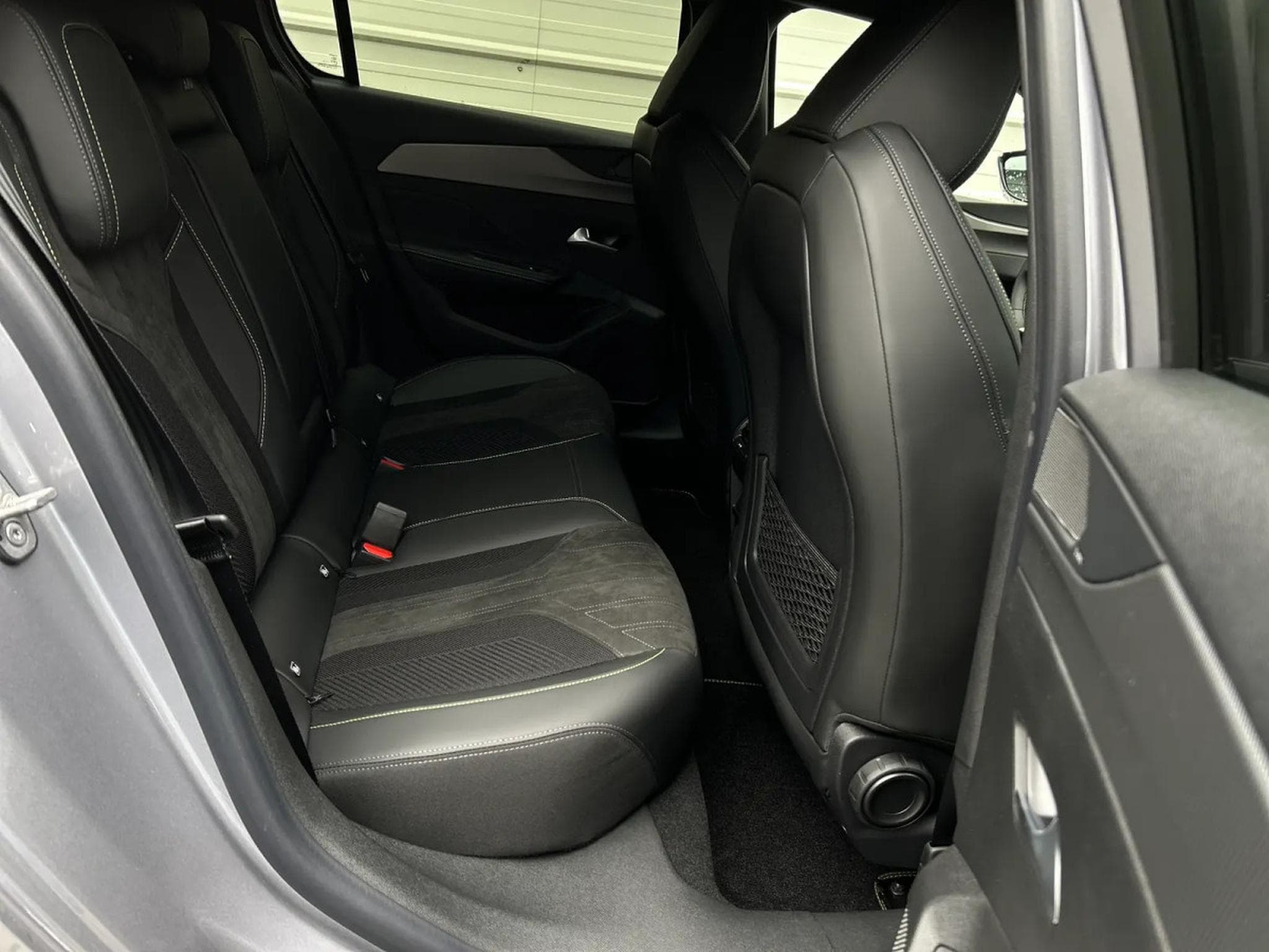 Peugeot 308 1.2 PureTech 145 e-DSC6 GT (2025) - Photo 7