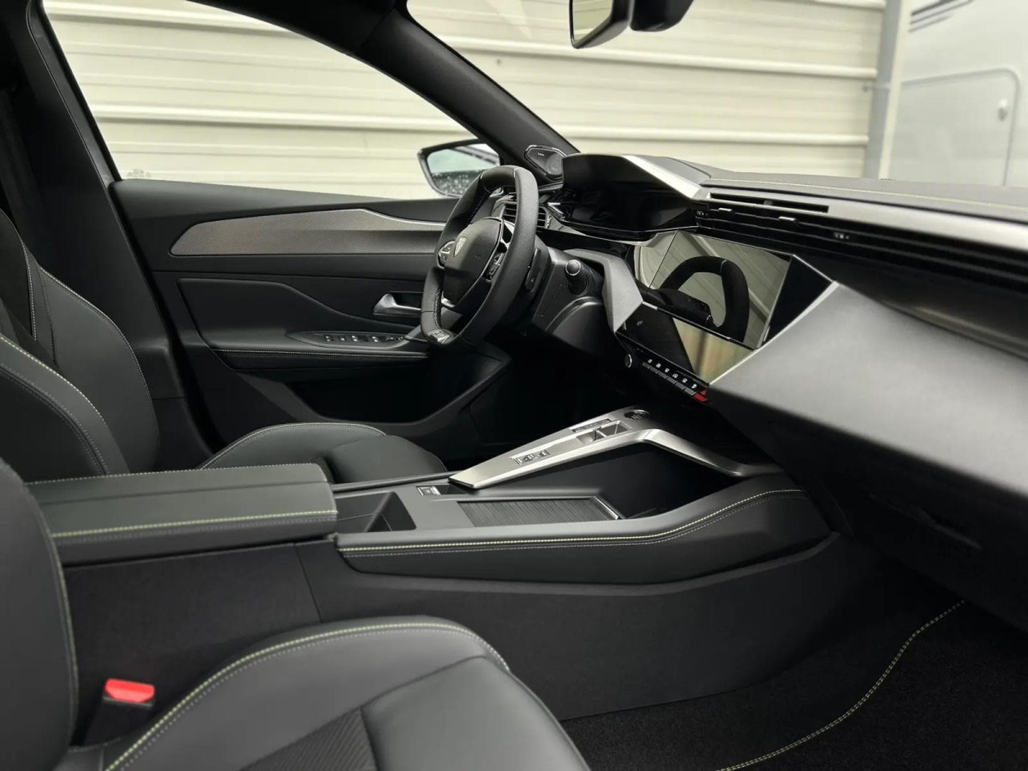 Peugeot 308 1.2 PureTech 145 e-DSC6 GT (2025) - Photo 8