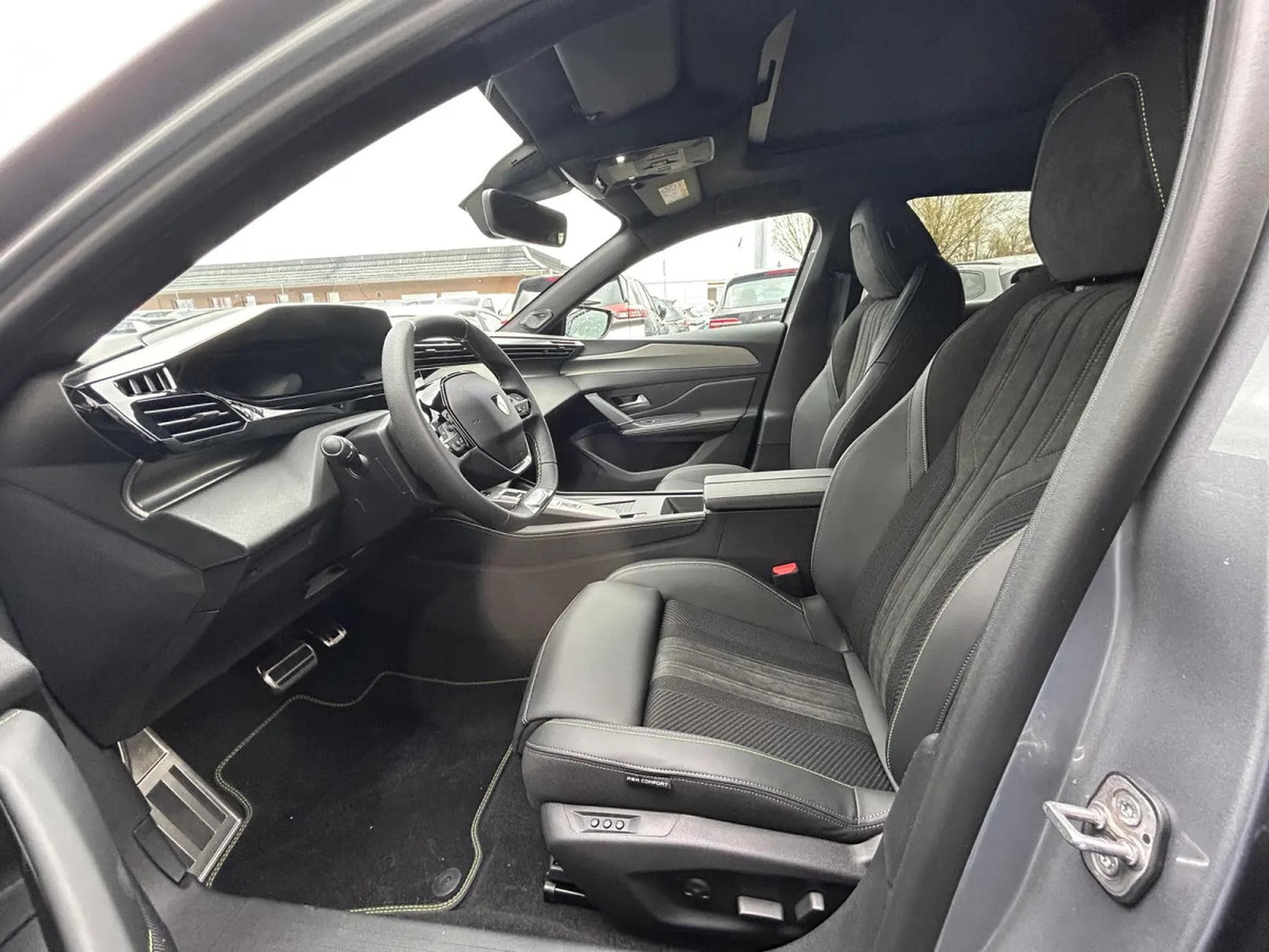 Peugeot 308 1.2 PureTech 145 e-DSC6 GT (2025) - Photo 9