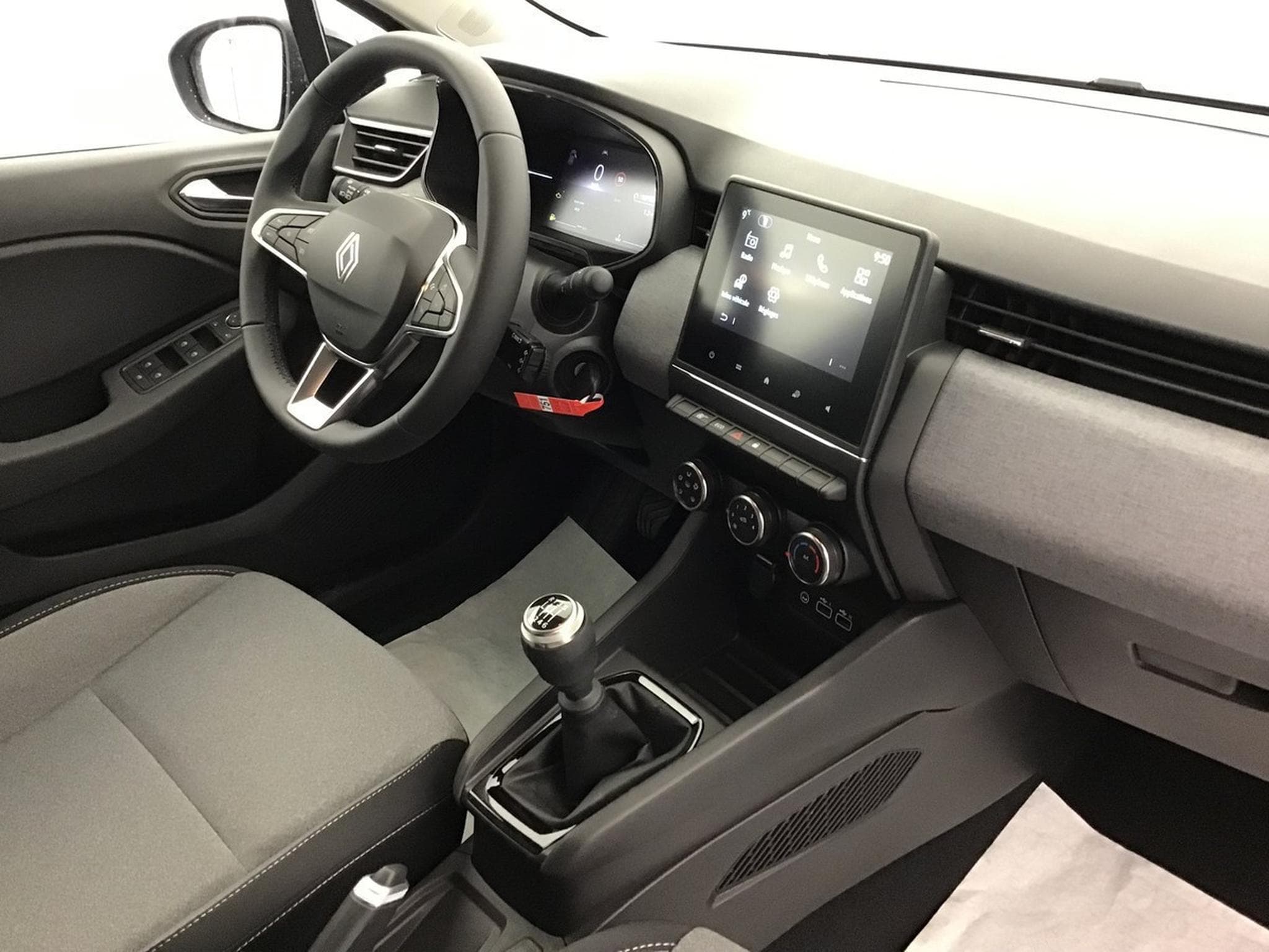 Renault Clio 1.5 dCi 101  Evolution (2025) - Photo 24