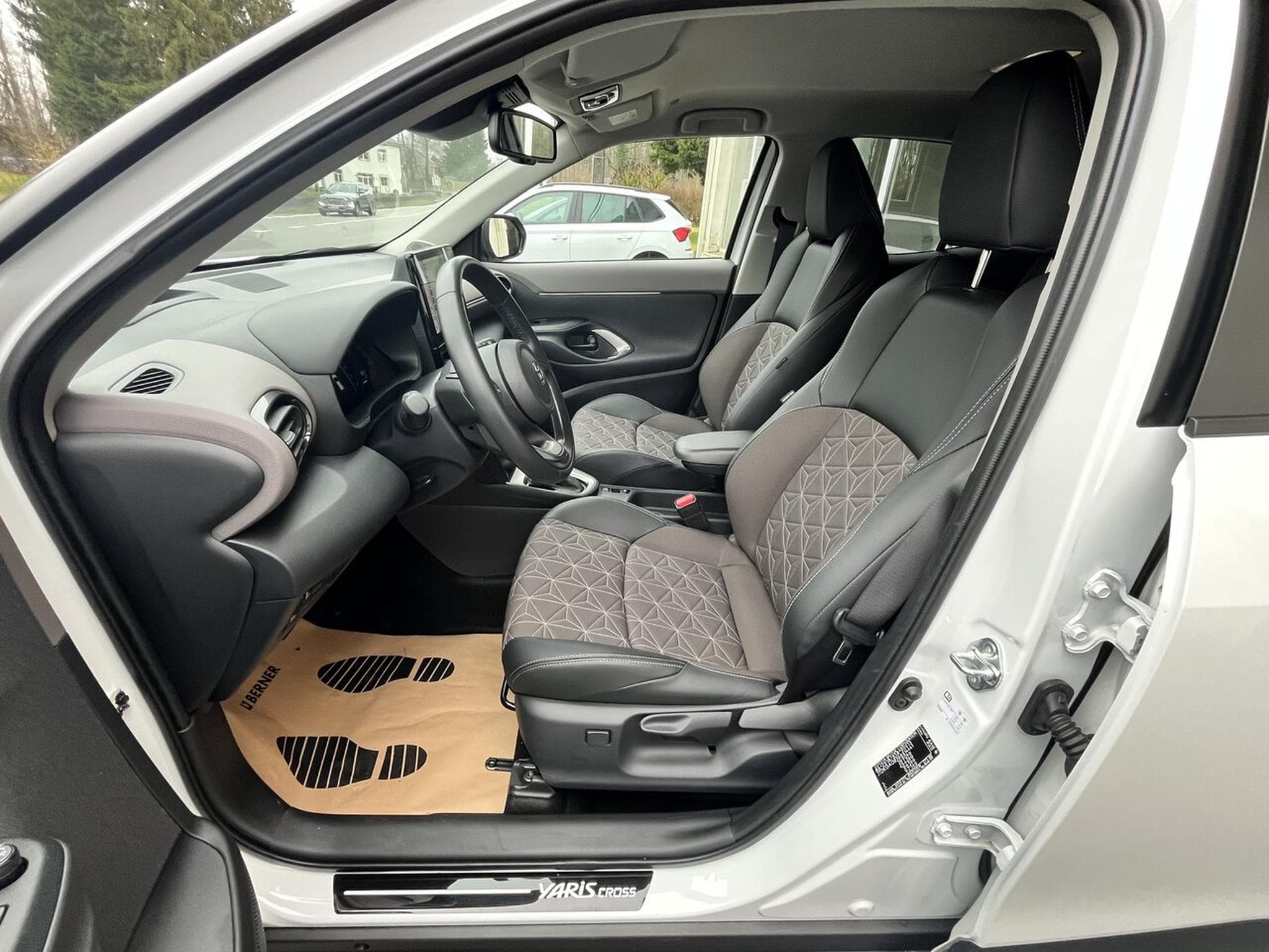 Toyota Yaris Cross 1.5 hybride 130 ch Dynamique + (2024) - Photo 13