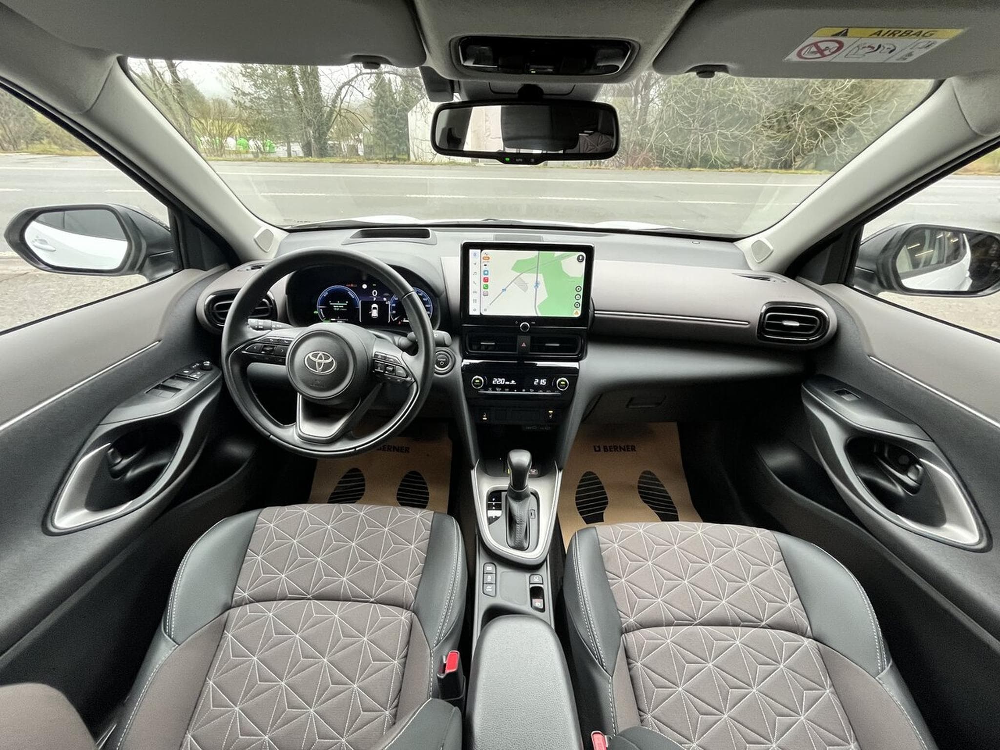 Toyota Yaris Cross 1.5 hybride 130 ch Dynamique + (2024) - Photo 14