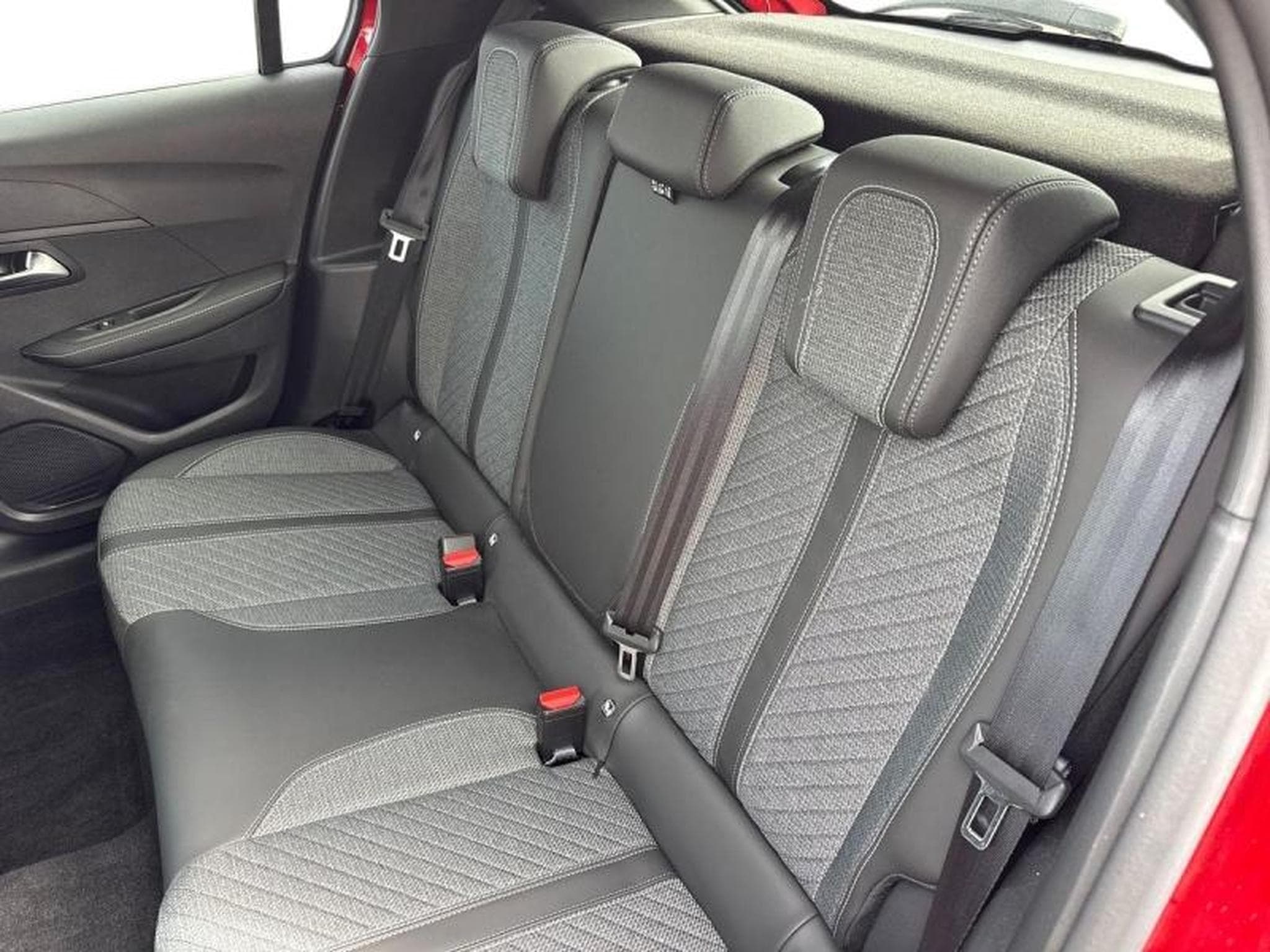 PEUGEOT 208 1.2 Hybrid 100ch Allure e-DCS6 (2024) - Photo 5