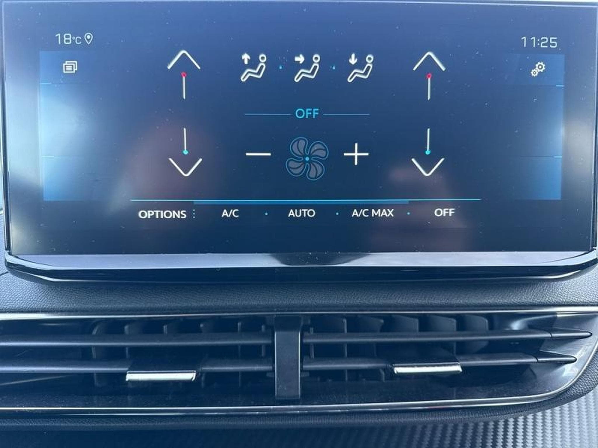 PEUGEOT 3008 1.2 PureTech 130ch S&S Allure Pack (2024) - Photo 10