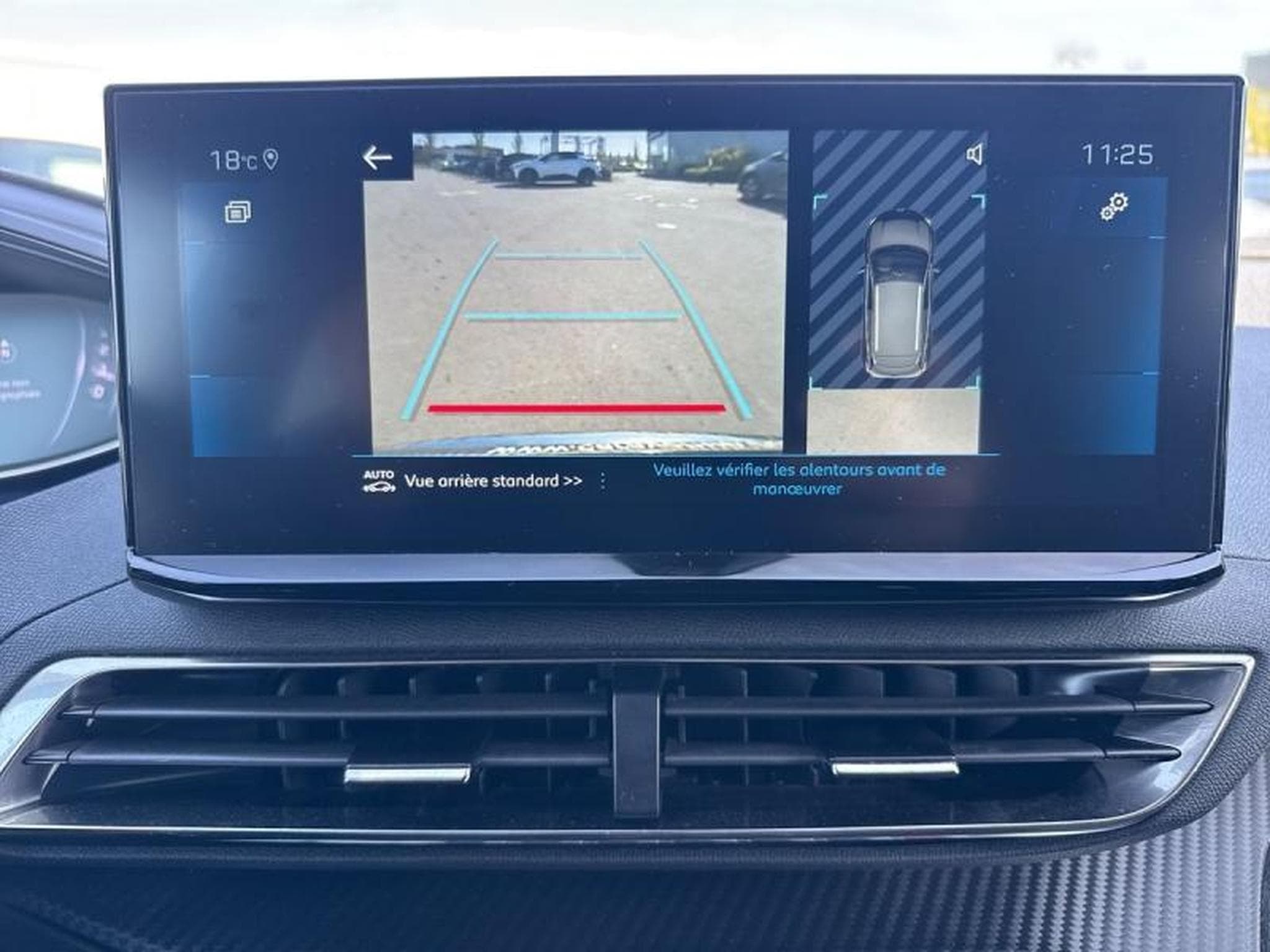 PEUGEOT 3008 1.2 PureTech 130ch S&S Allure Pack (2024) - Photo 9