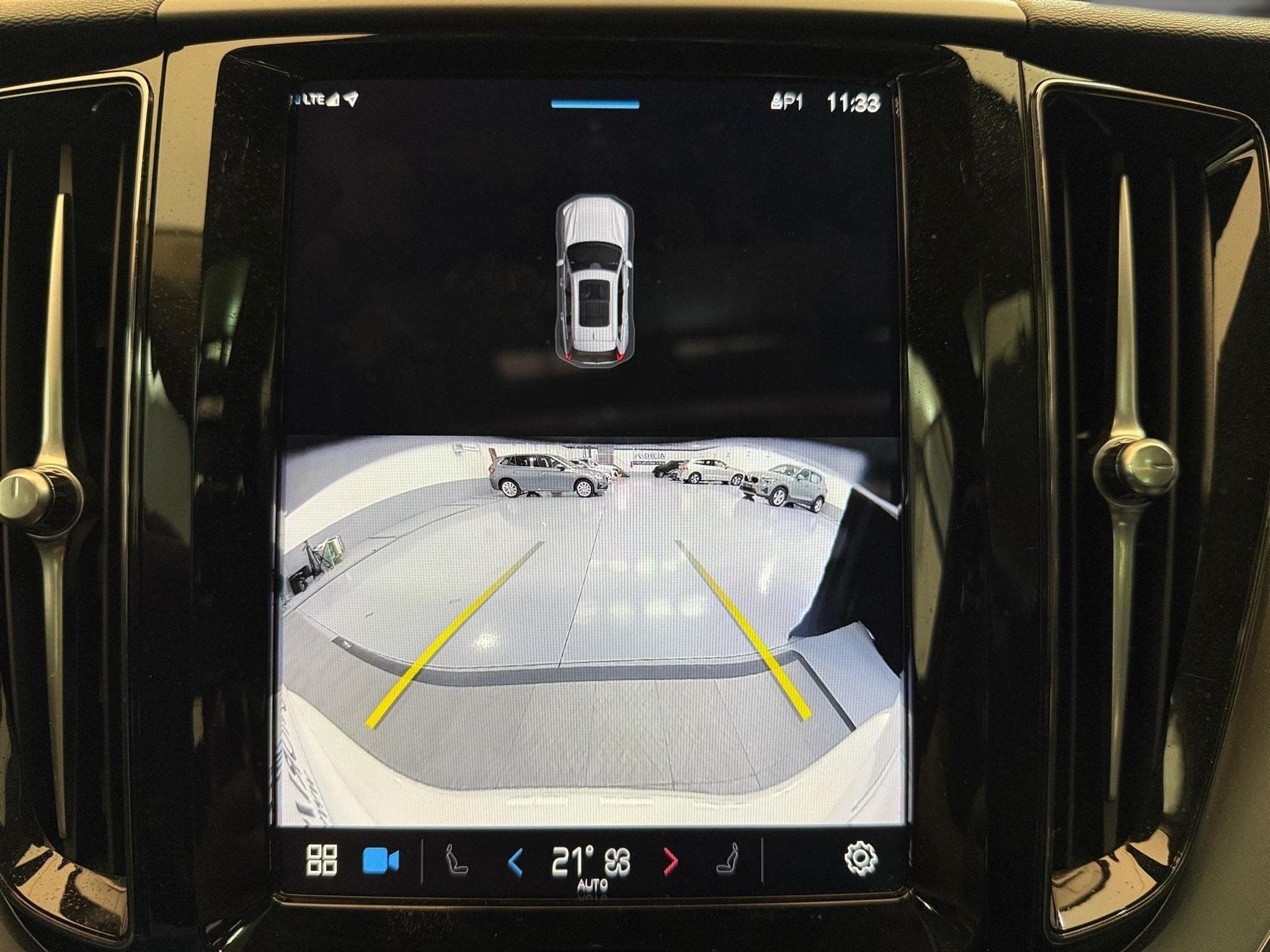 Volvo XC60 -40% T6 PHEV 350cv BVA8 4X4 +T.PANO+GPS+Options (2024) - Photo 13