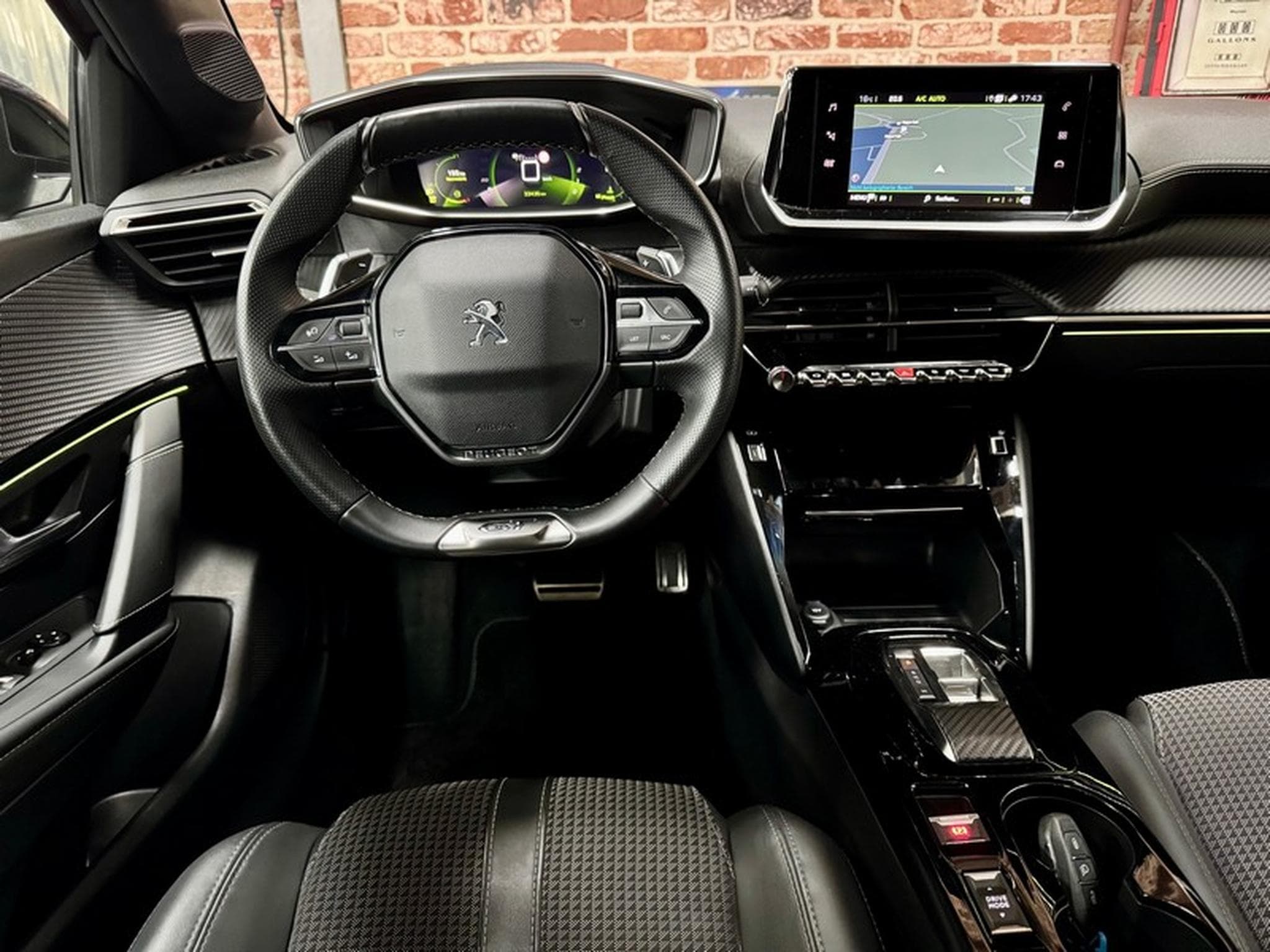 Peugeot 208 208 131cv Auto GT Navig/SiègCh/ClimA/Cam/Temp (2023) - Photo 4