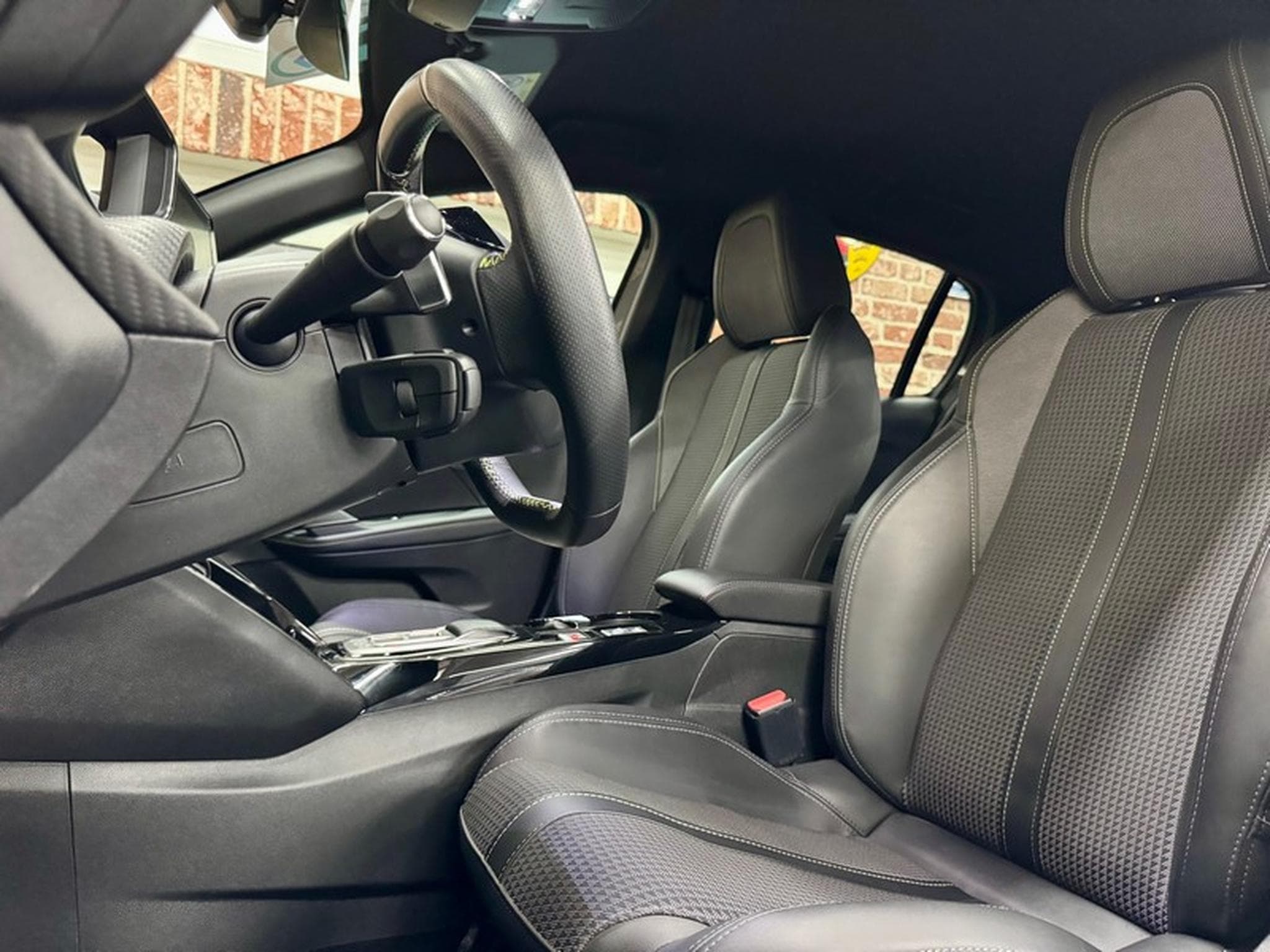 Peugeot 208 208 131cv Auto GT Navig/SiègCh/ClimA/Cam/Temp (2023) - Photo 5