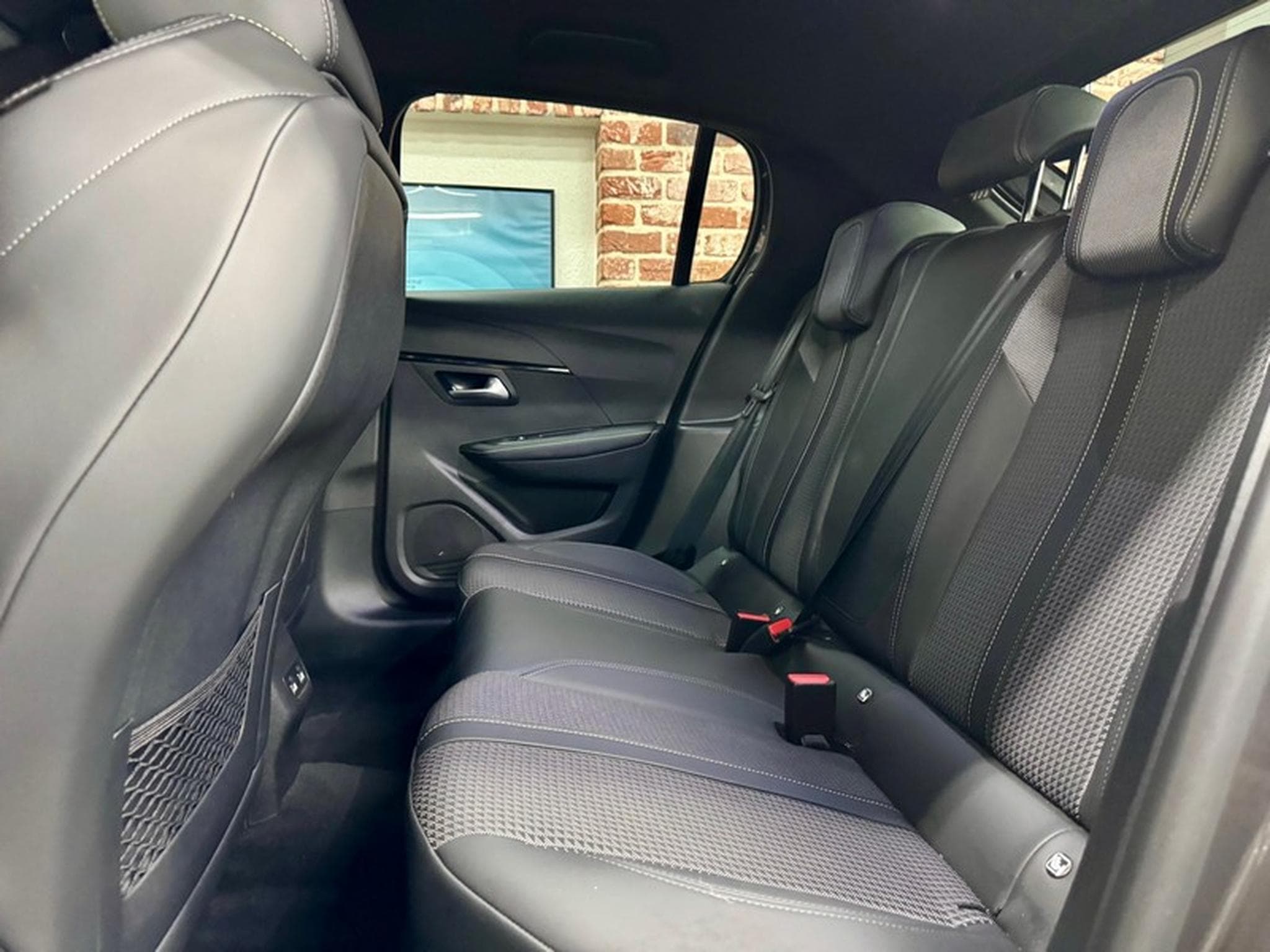 Peugeot 208 208 131cv Auto GT Navig/SiègCh/ClimA/Cam/Temp (2023) - Photo 6