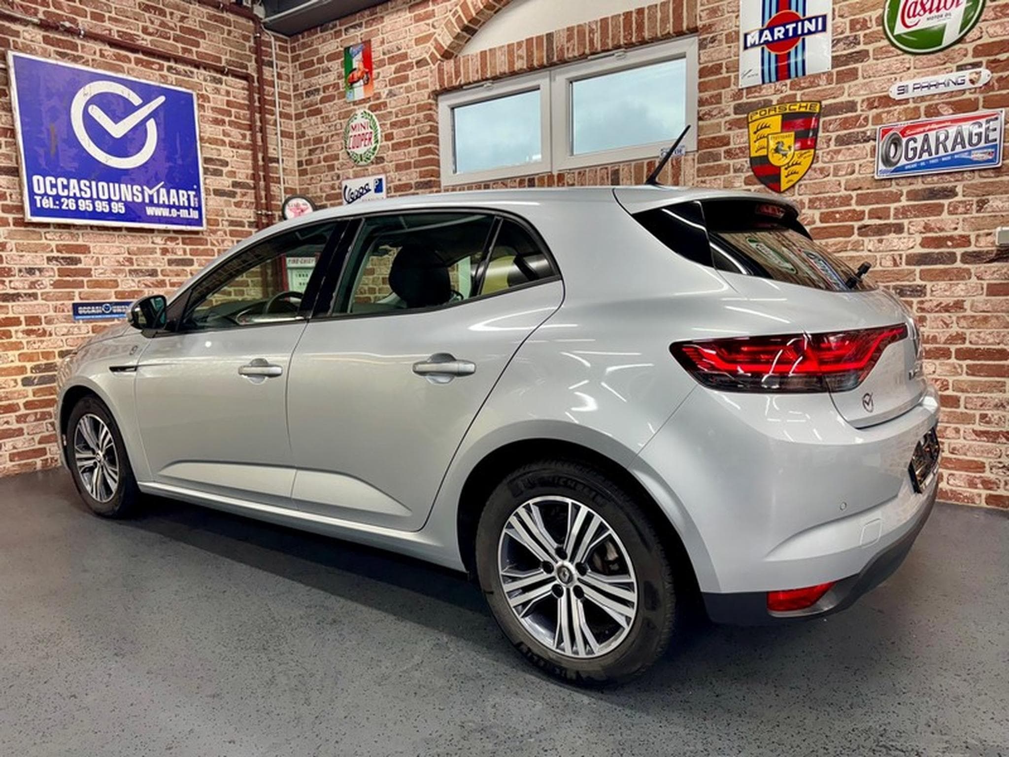 Renault Megane Megane 1.3 TCE 140cv Navig/ClimaA/LED/Tempo (2022) - Photo 2