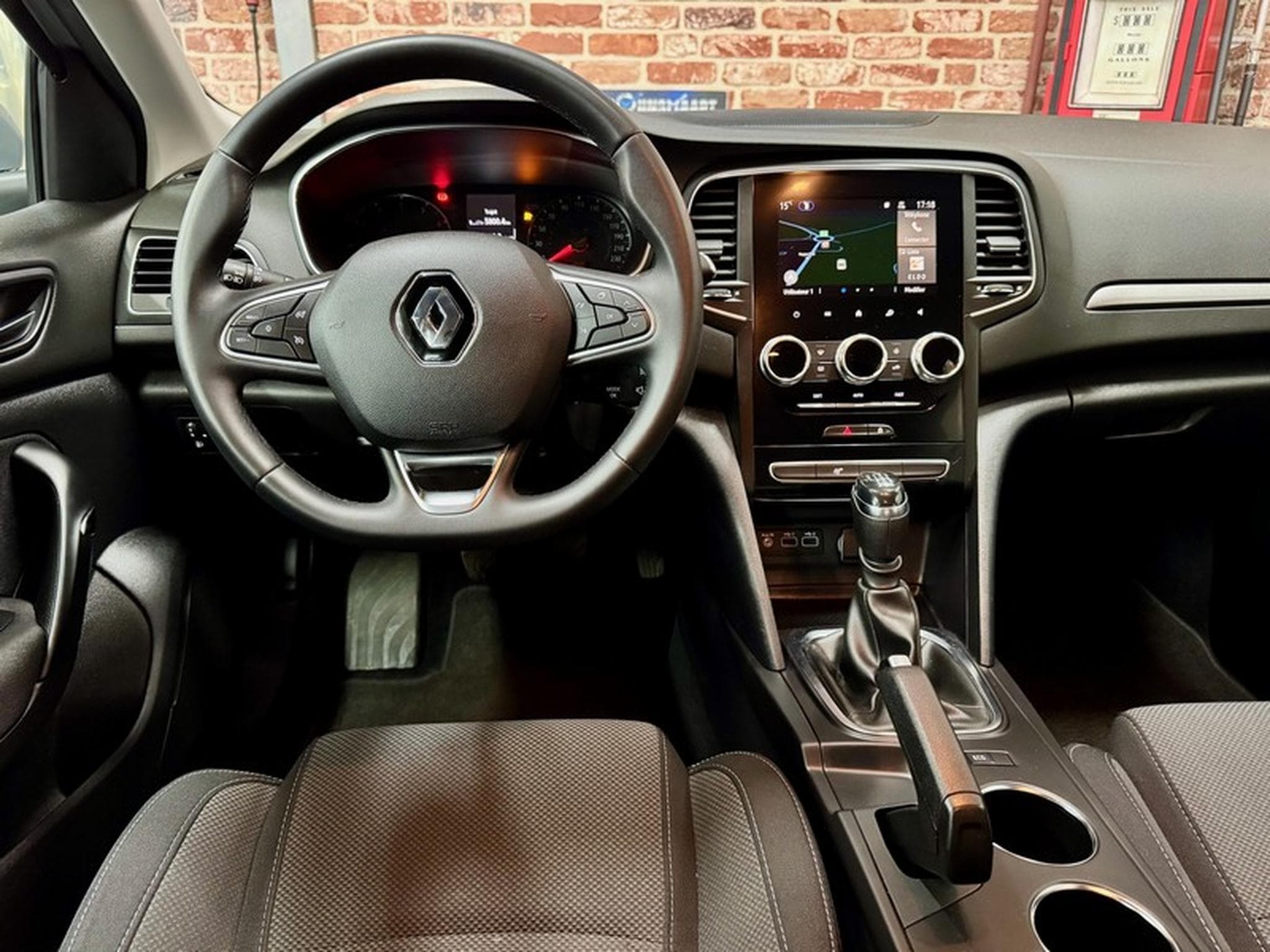 Renault Megane Megane 1.3 TCE 140cv Navig/ClimaA/LED/Tempo (2022) - Photo 4