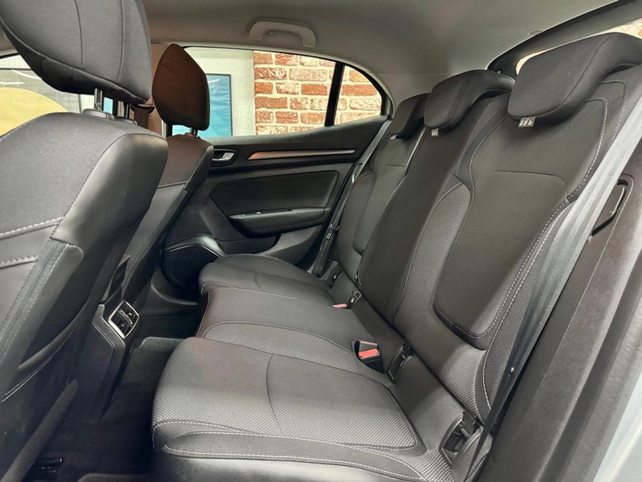 Renault Megane Megane 1.3 TCE 140cv Navig/ClimaA/LED/Tempo (2022) - Photo 6