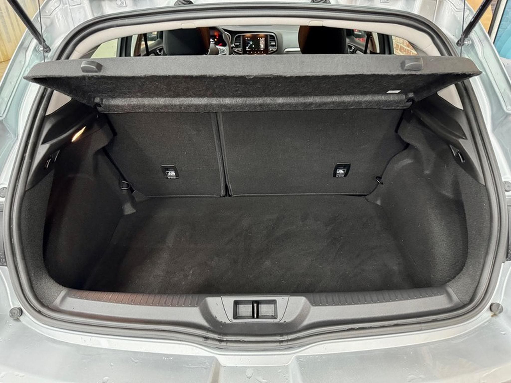 Renault Megane Megane 1.3 TCE 140cv Navig/ClimaA/LED/Tempo (2022) - Photo 7