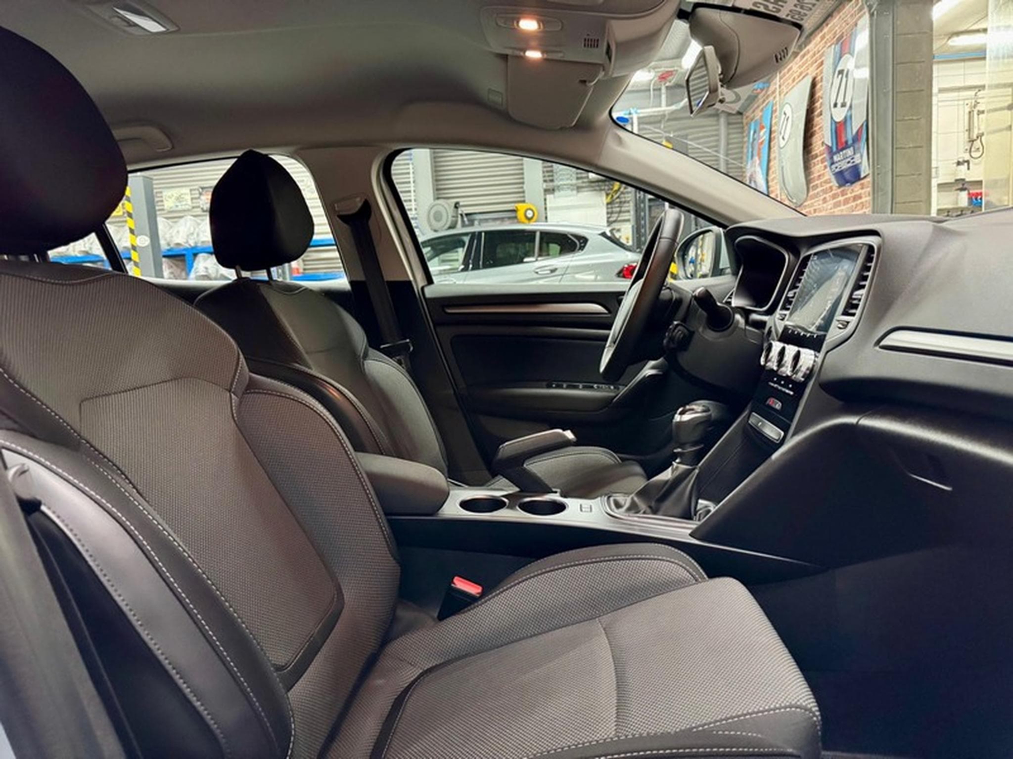 Renault Megane Megane 1.3 TCE 140cv Navig/ClimaA/LED/Tempo (2022) - Photo 8