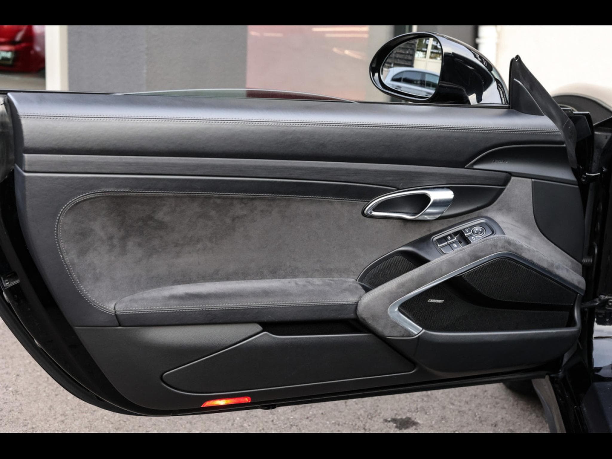 Porsche 911 (991.2) TARGA 4 GTS PDK (2017) - Photo 10