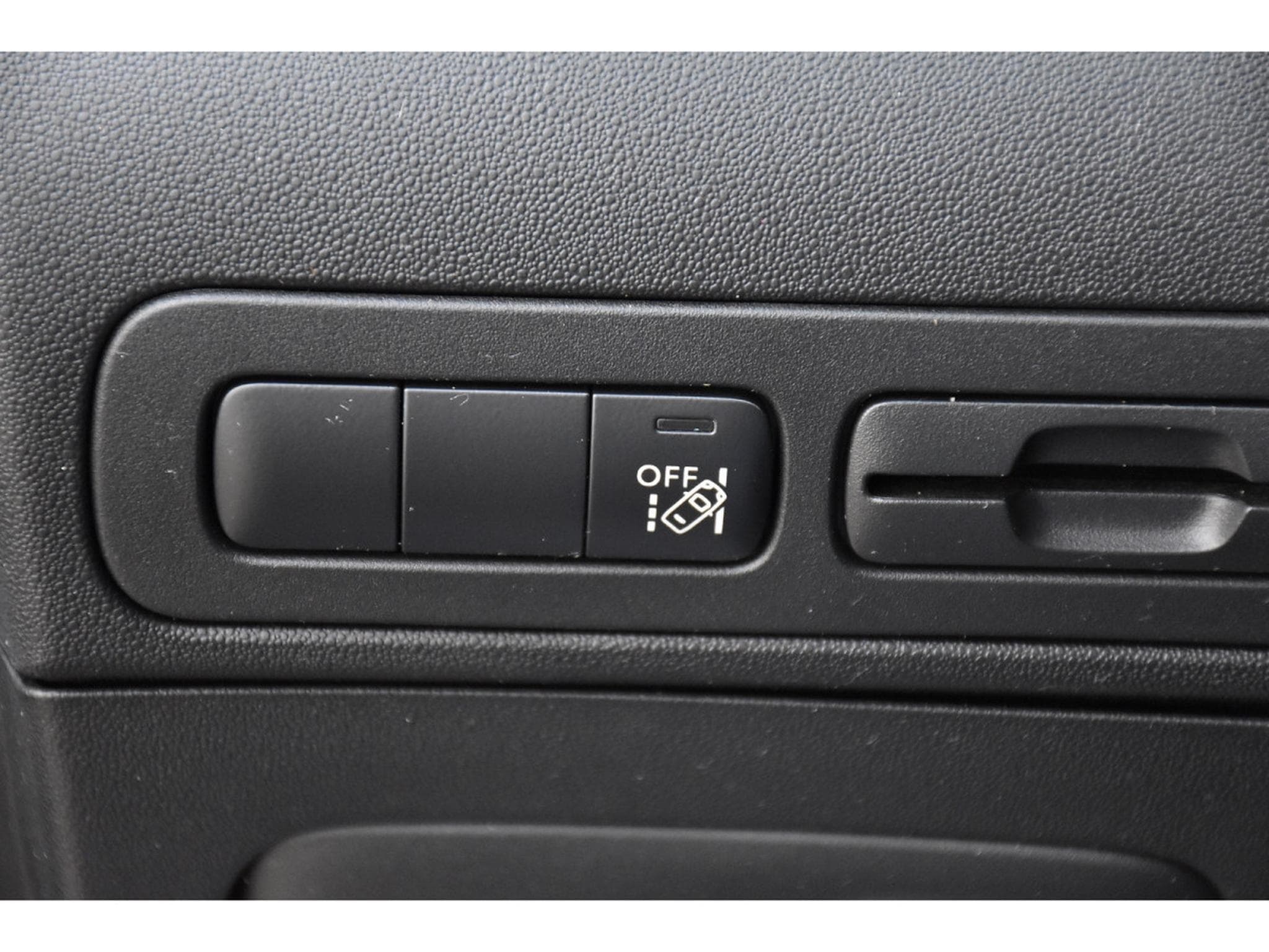 Citroën C3 Aircross 1.2 PureTech 110 C-Series CLIMA REGUL GPS (2023) - Photo 16