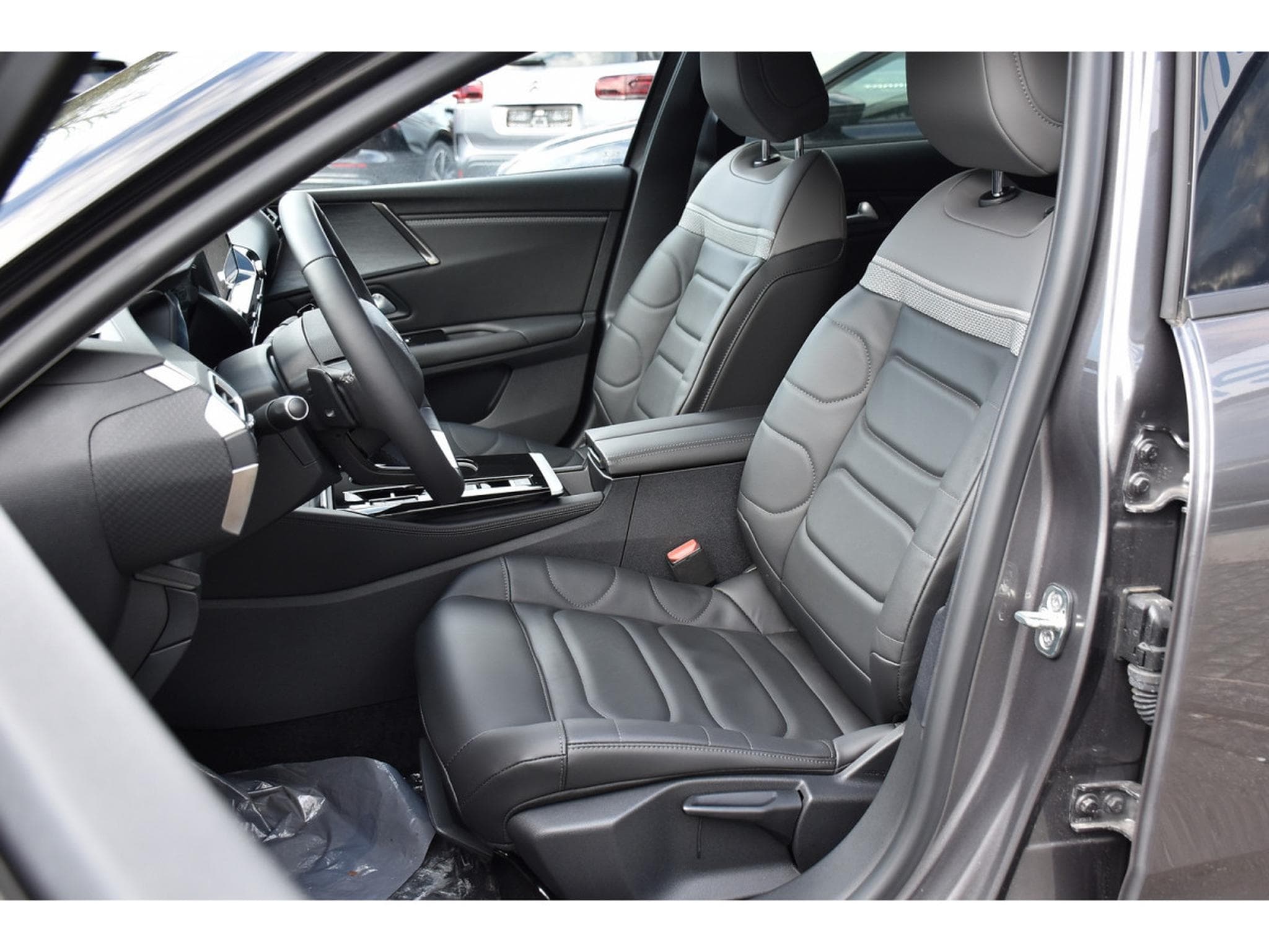 Citroën C5 X 1.2 PureTech PLUS EAT8 CUIR ACC HUD LANE NEUVE (2024) - Photo 6