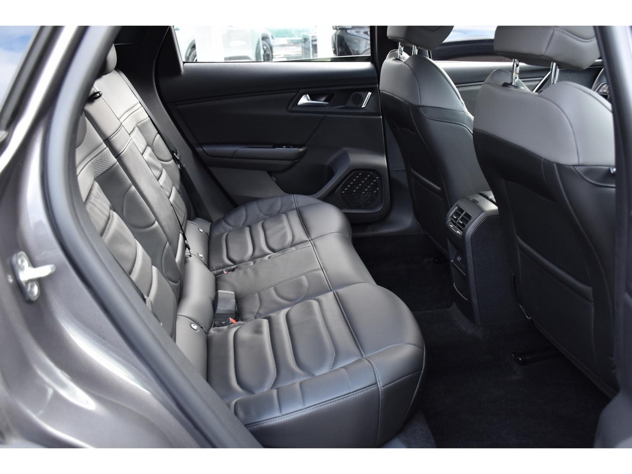 Citroën C5 X 1.2 PureTech PLUS EAT8 CUIR ACC HUD LANE NEUVE (2024) - Photo 8