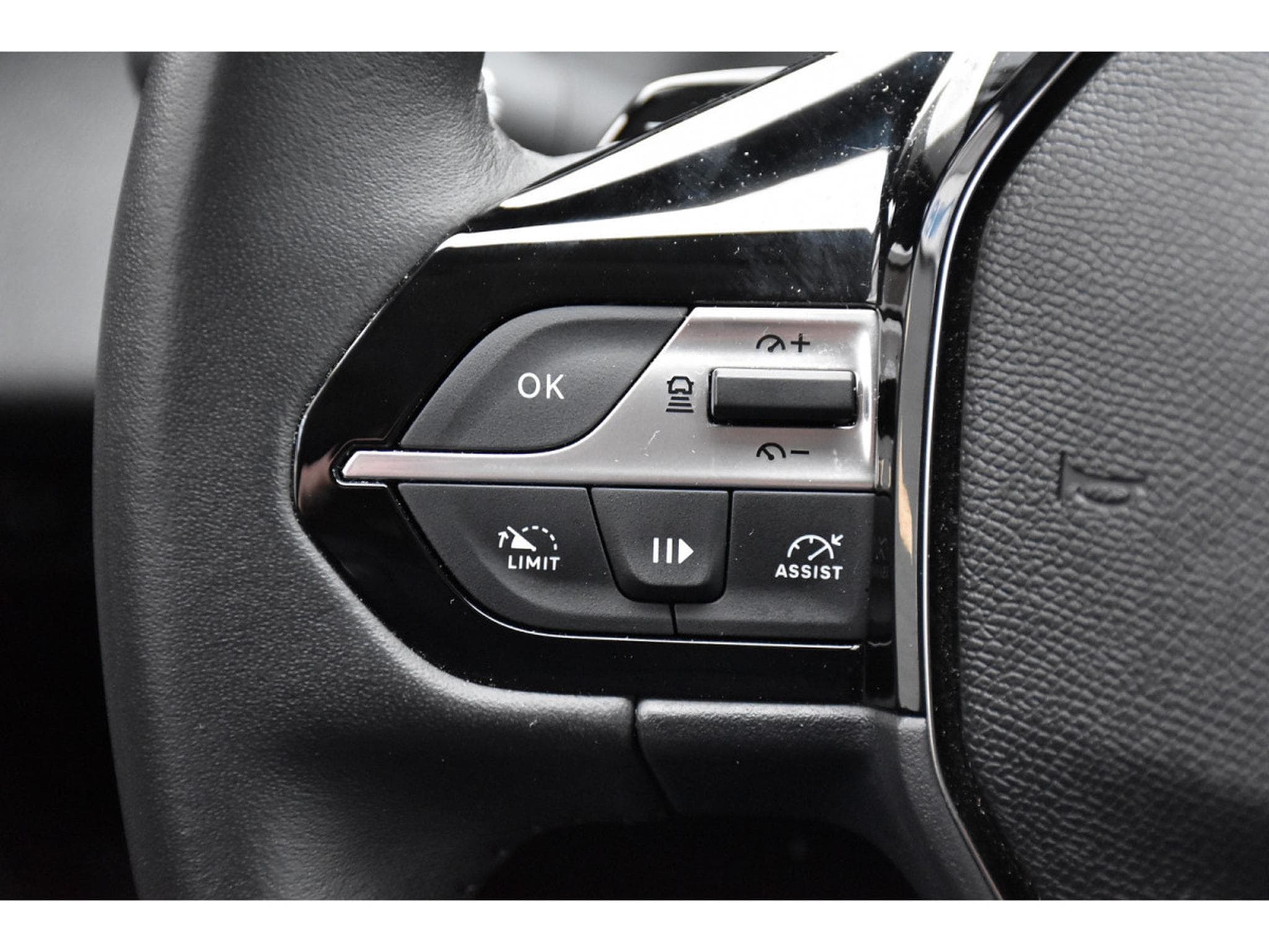 Peugeot 408 1.2 PureTech Allure EAT8 ACC LANE GPS CAM 1° MAIN (2024) - Photo 20