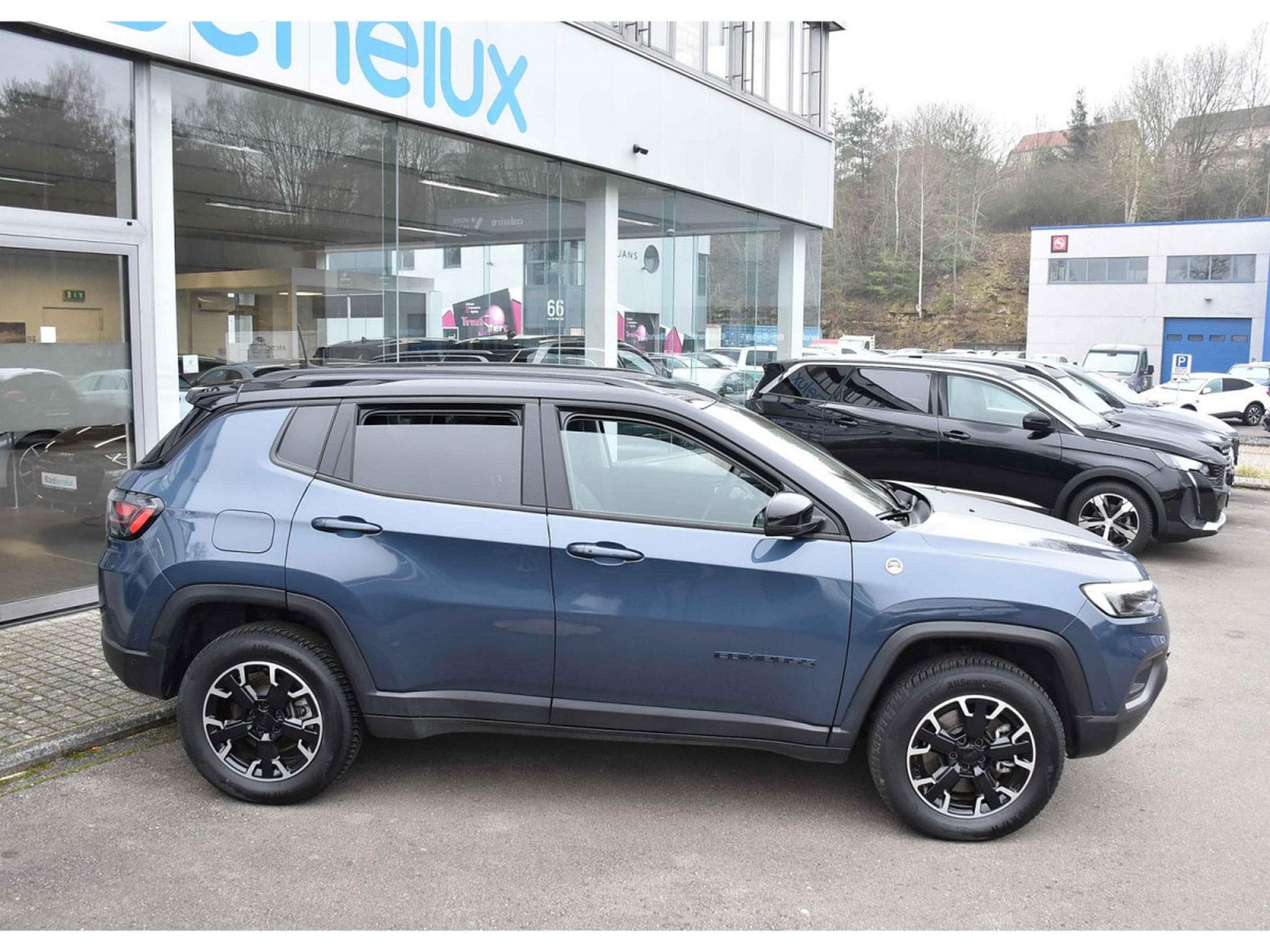 Jeep Compass 1.3 Turbo T4 PHEV eAWD Trailhawk CUIR MEMO LANE CAM 1° MAIN (2024) - Photo 3