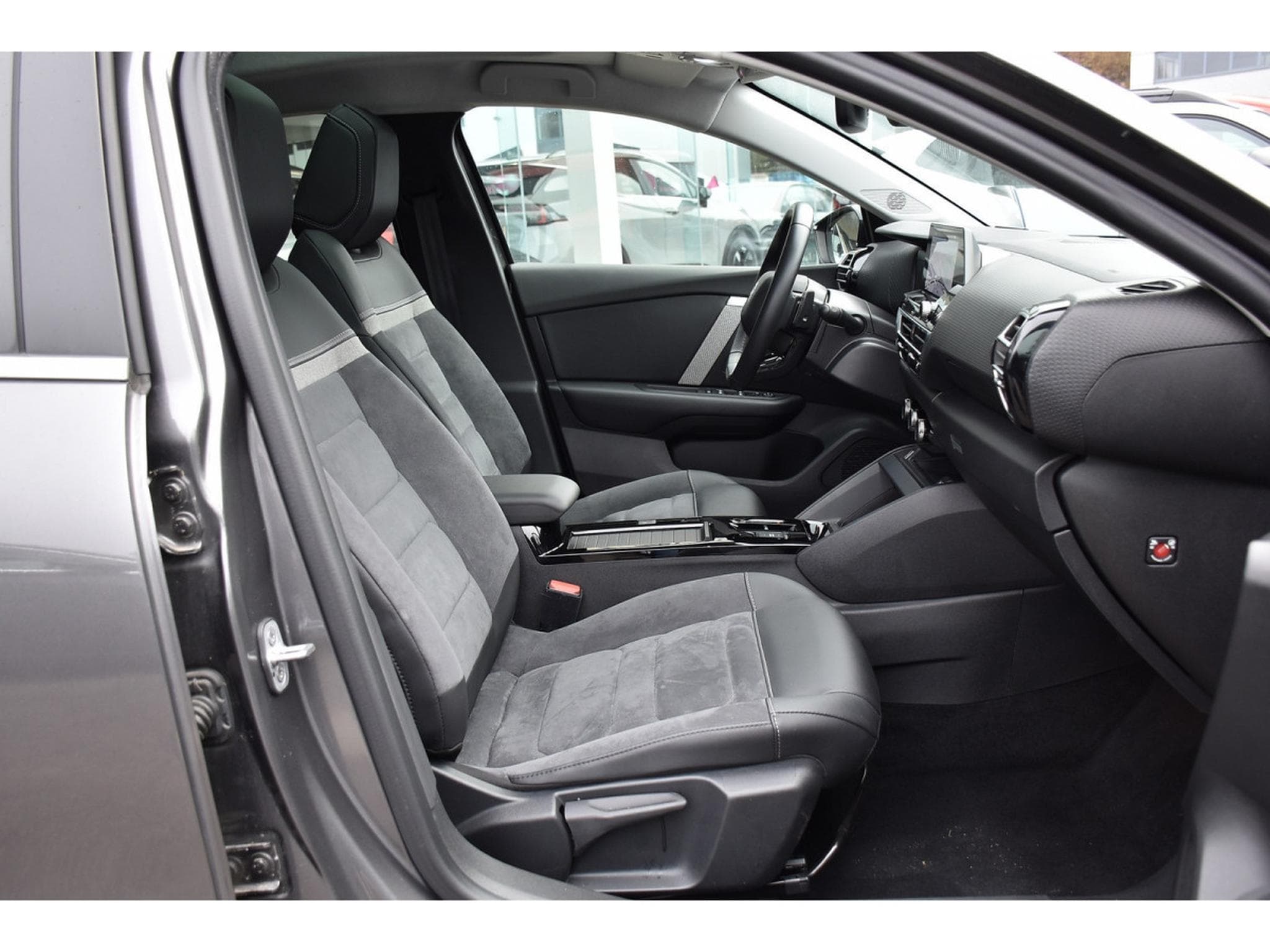 Citroën C4 X 1.2 PureTech Shine EAT8 TOIT PANO CUIR ACC SIDE CAM 1° MAIN (2023) - Photo 7