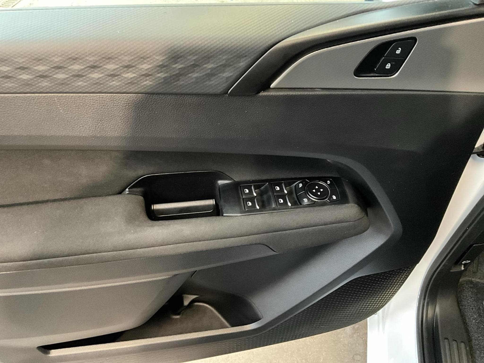 VW Amarok DC-Life+AUT.+4x4+P.Info+AHK (2025) - Foto 11