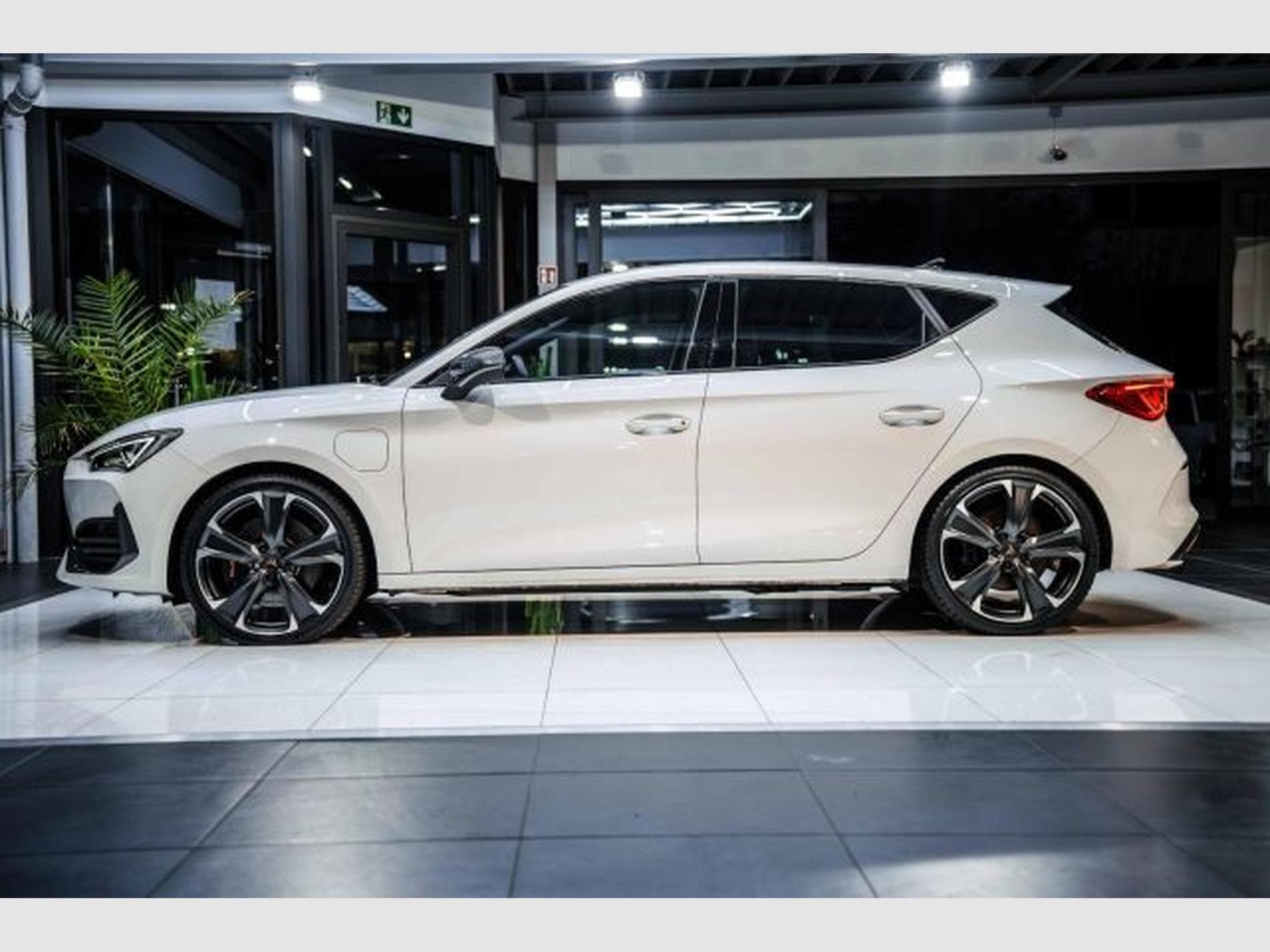 Cupra Leon Leon VZ 1.4 e-Hybrid DSG NAVI LED Spur. SHZ PDC (2022) - Photo 11