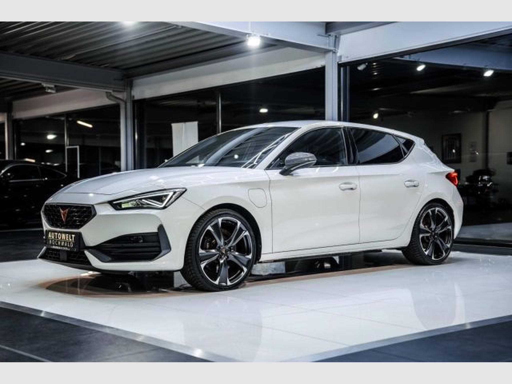 Cupra Leon Leon VZ 1.4 e-Hybrid DSG NAVI LED Spur. SHZ PDC (2022) - Photo 4