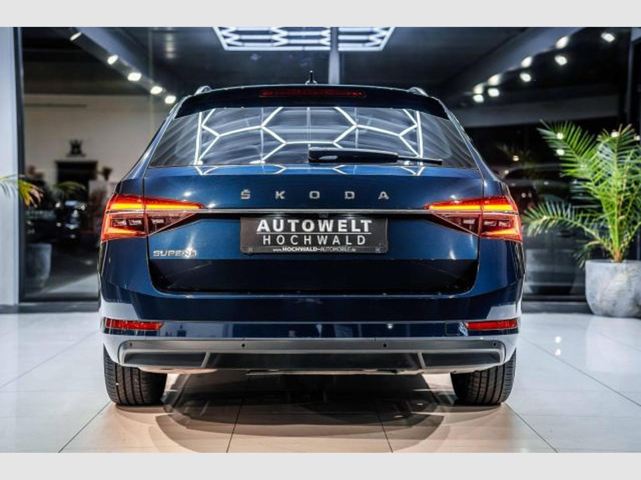 Skoda Superb Superb 2.0 TDI DSG Premium NAVI LED RFK AHK PANO (2021) - Photo 12