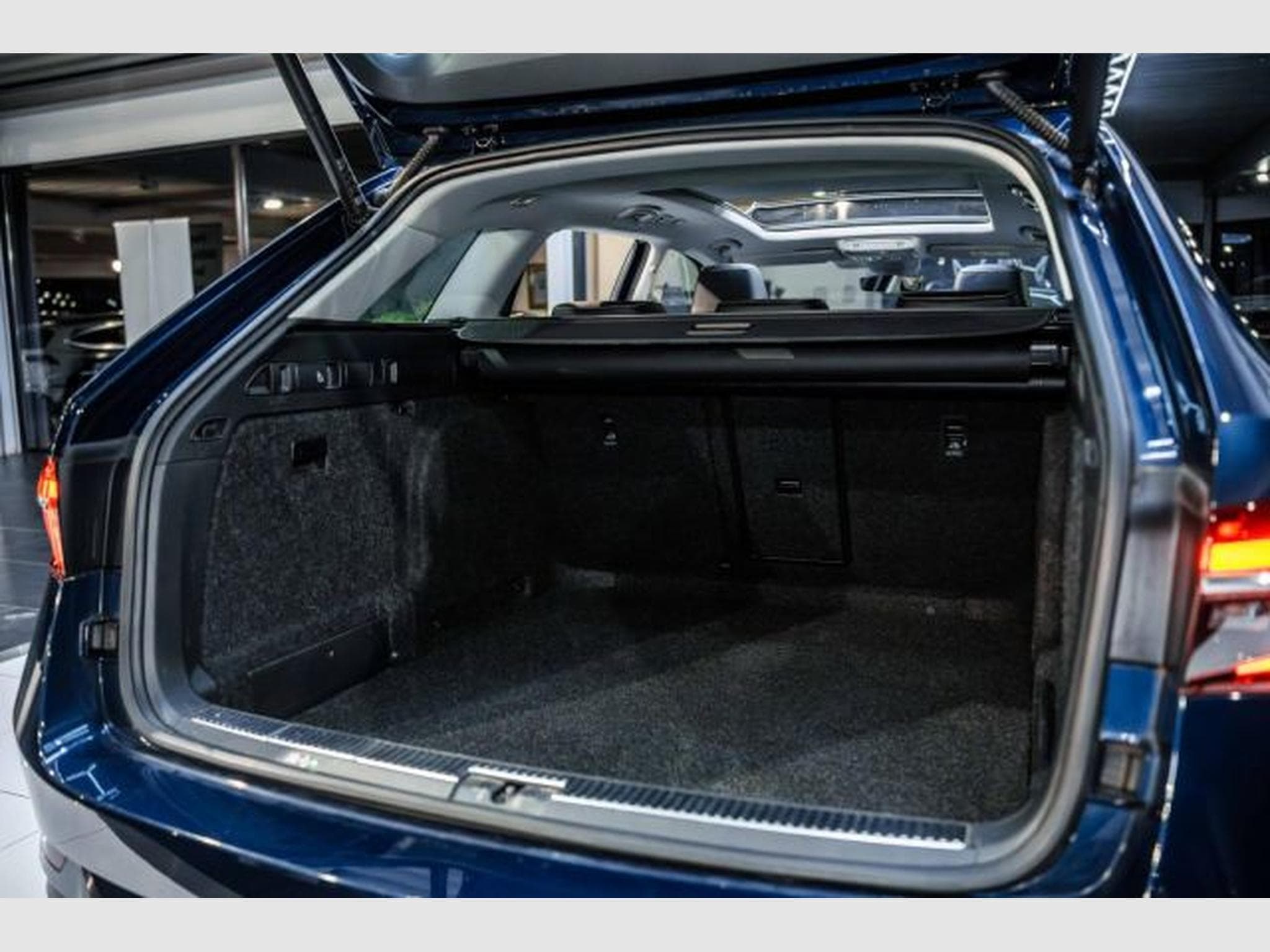 Skoda Superb Superb 2.0 TDI DSG Premium NAVI LED RFK AHK PANO (2021) - Photo 15