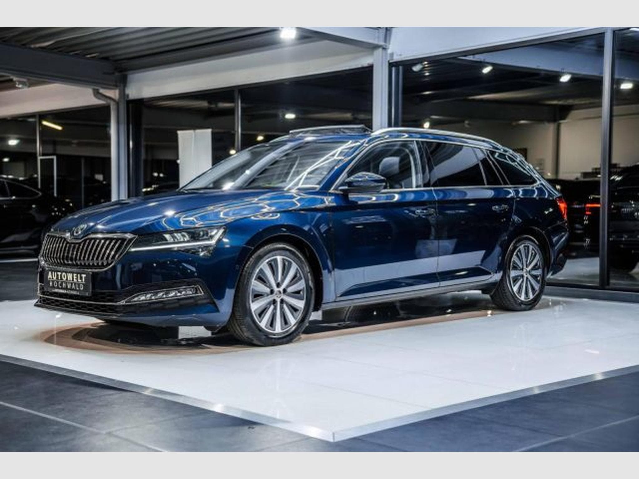 Skoda Superb Superb 2.0 TDI DSG Premium NAVI LED RFK AHK PANO (2021) - Photo 4