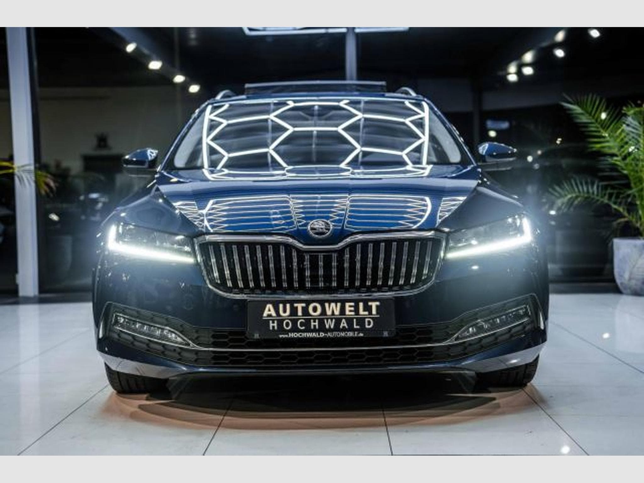 Skoda Superb Superb 2.0 TDI DSG Premium NAVI LED RFK AHK PANO (2021) - Photo 5