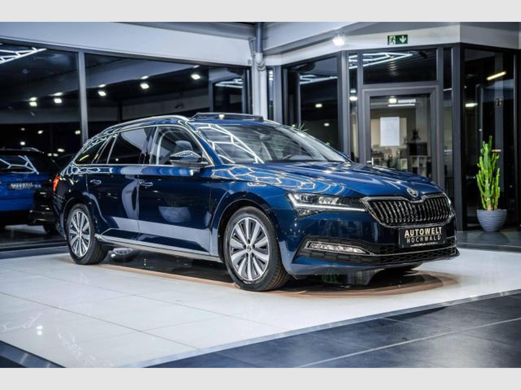 Skoda Superb Superb 2.0 TDI DSG Premium NAVI LED RFK AHK PANO (2021) - Photo 6