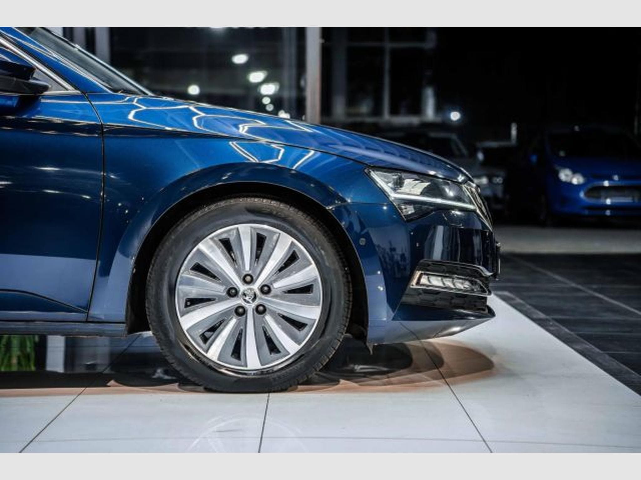 Skoda Superb Superb 2.0 TDI DSG Premium NAVI LED RFK AHK PANO (2021) - Photo 9