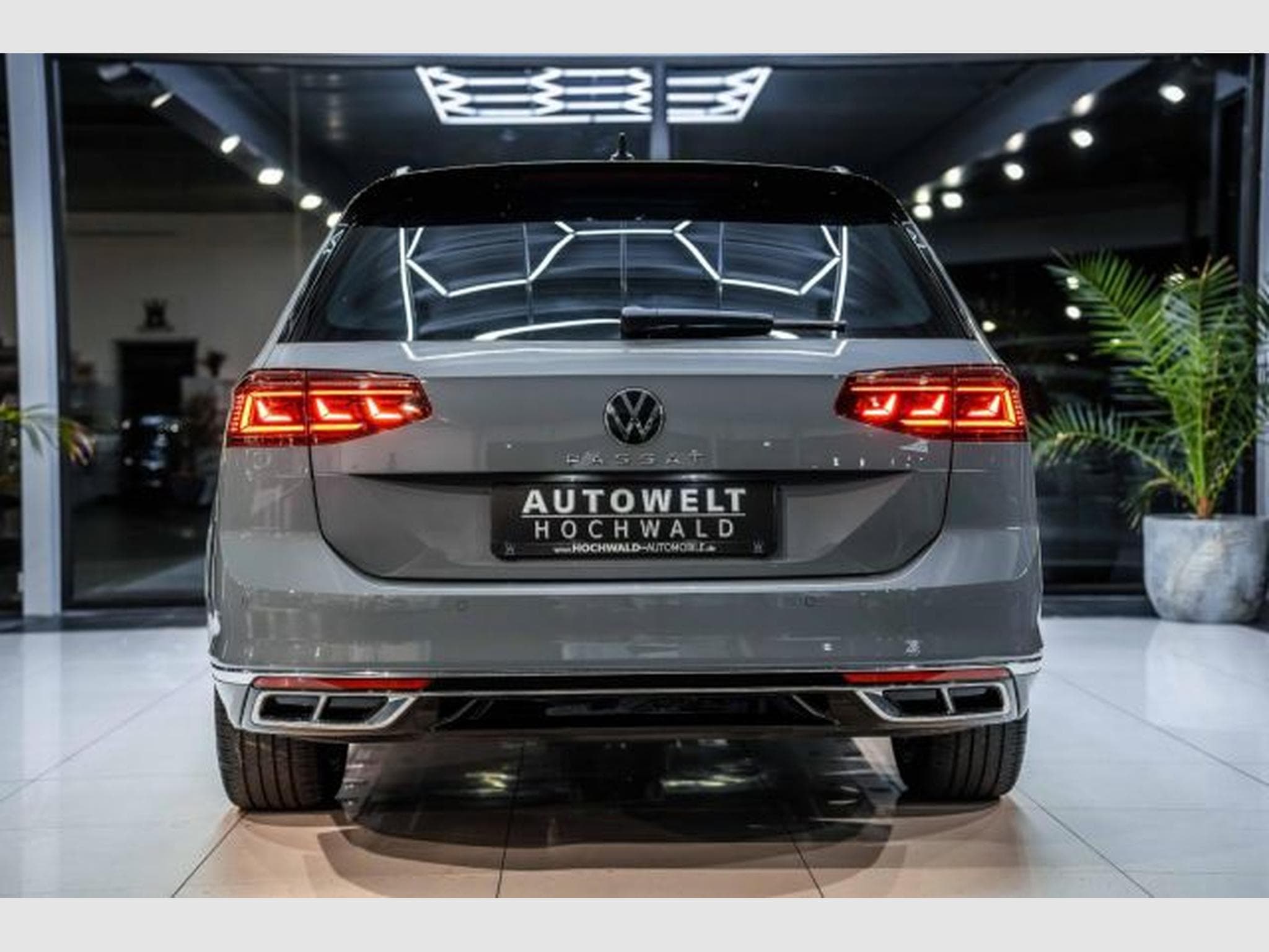 VW Passat Passat 2.0 TDI DSG 2x R-Line NAVI AHK IQ-LED RFK (2023) - Foto 13