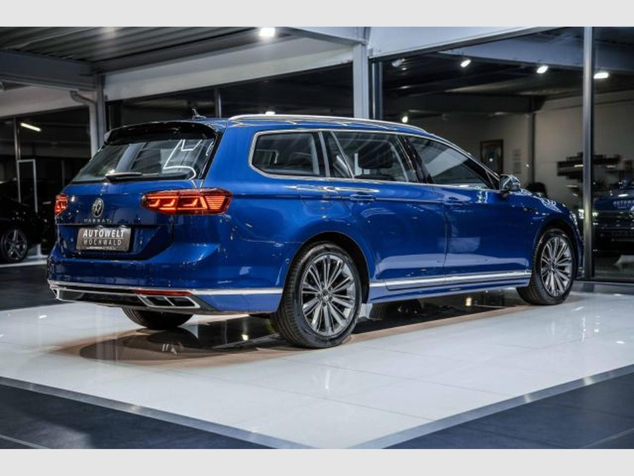 VW Passat Passat Variant 2.0 TDI DSG 2x R-Line AHK STAHZG (2021) - Foto 11