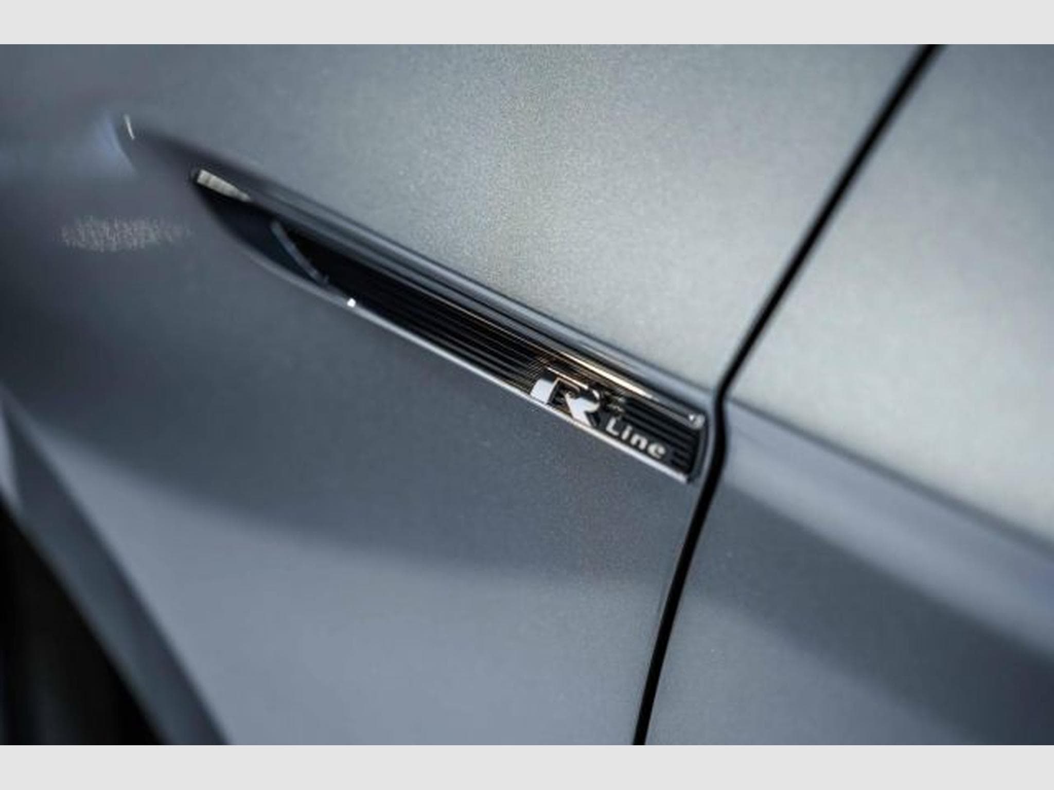 VW Passat Passat Variant 2.0 TDI DSG 3x R-Line IQ RFK AHK (2023) - Foto 11