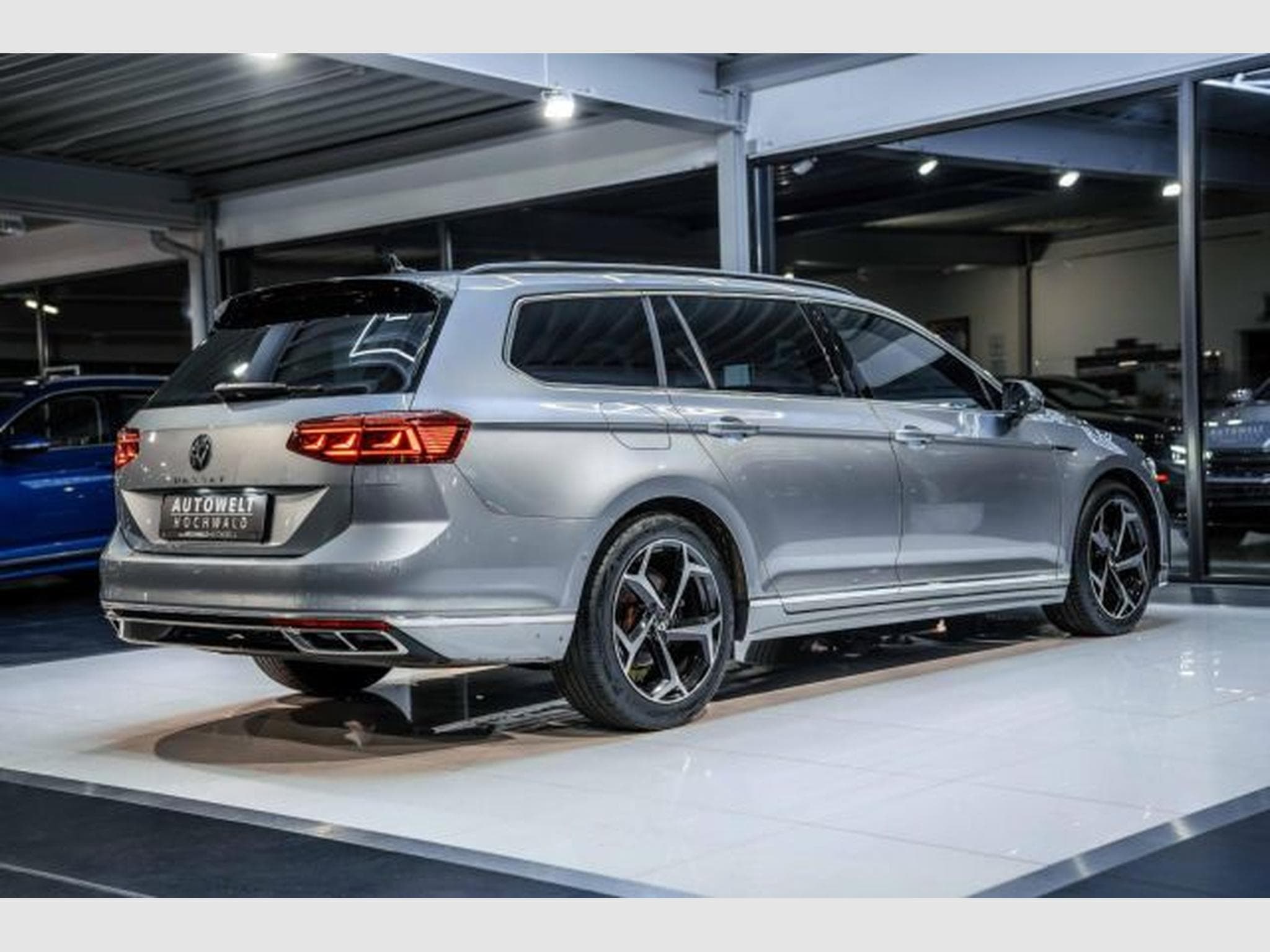 VW Passat Passat Variant 2.0 TDI DSG 3x R-Line IQ RFK AHK (2023) - Foto 13