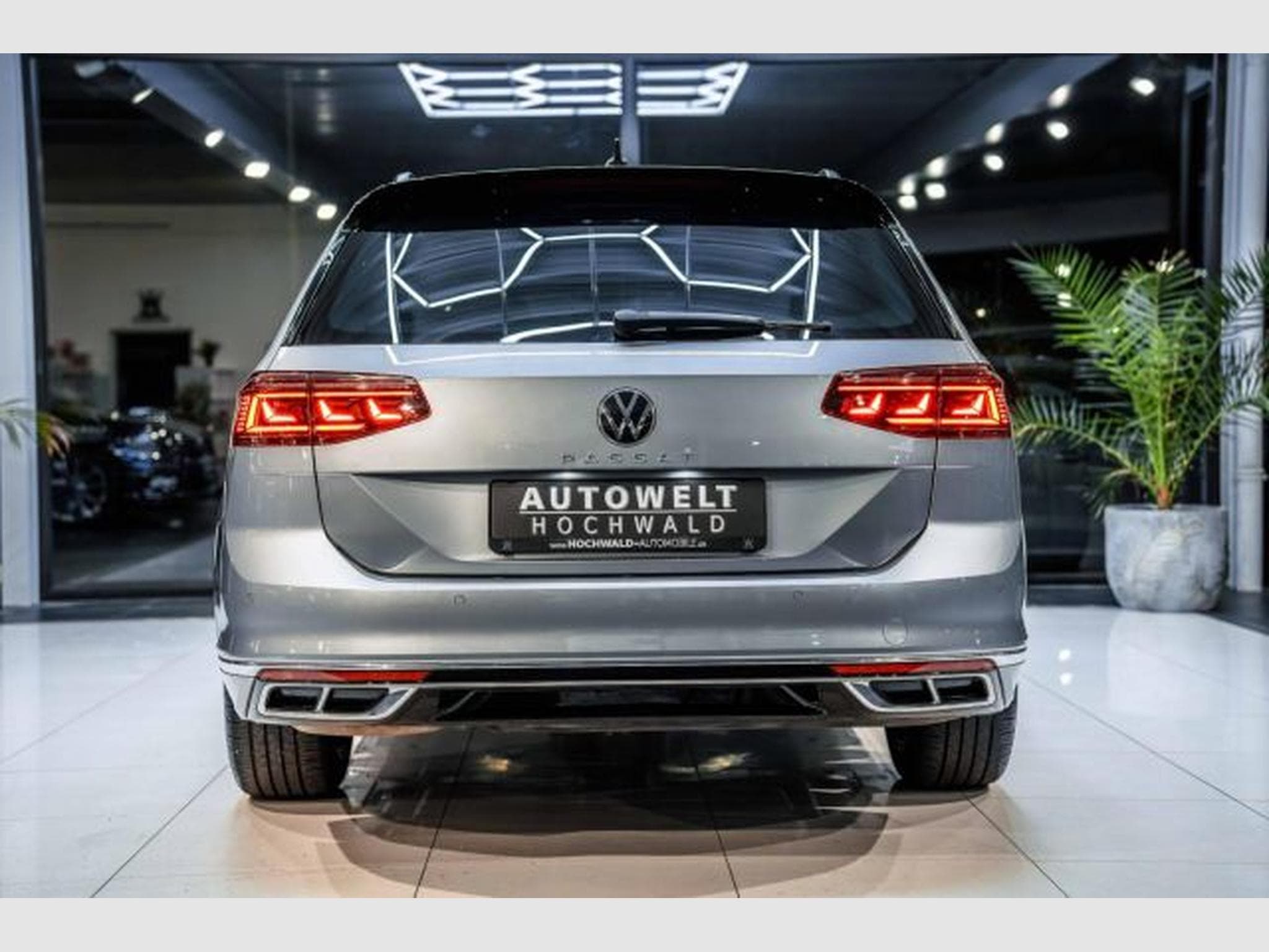 VW Passat Passat Variant 2.0 TDI DSG 3x R-Line IQ RFK AHK (2023) - Foto 14