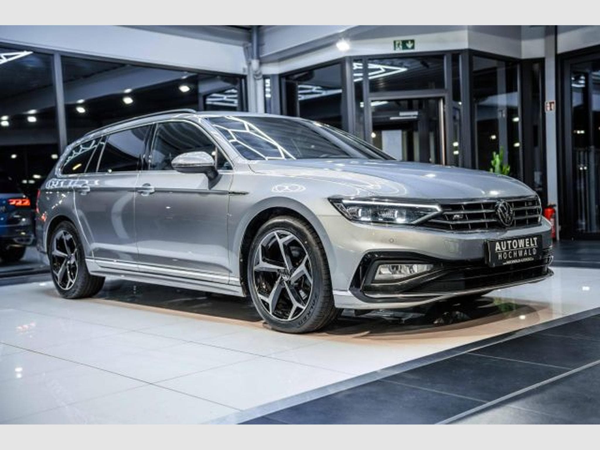 VW Passat Passat Variant 2.0 TDI DSG 3x R-Line IQ RFK AHK (2023) - Foto 6