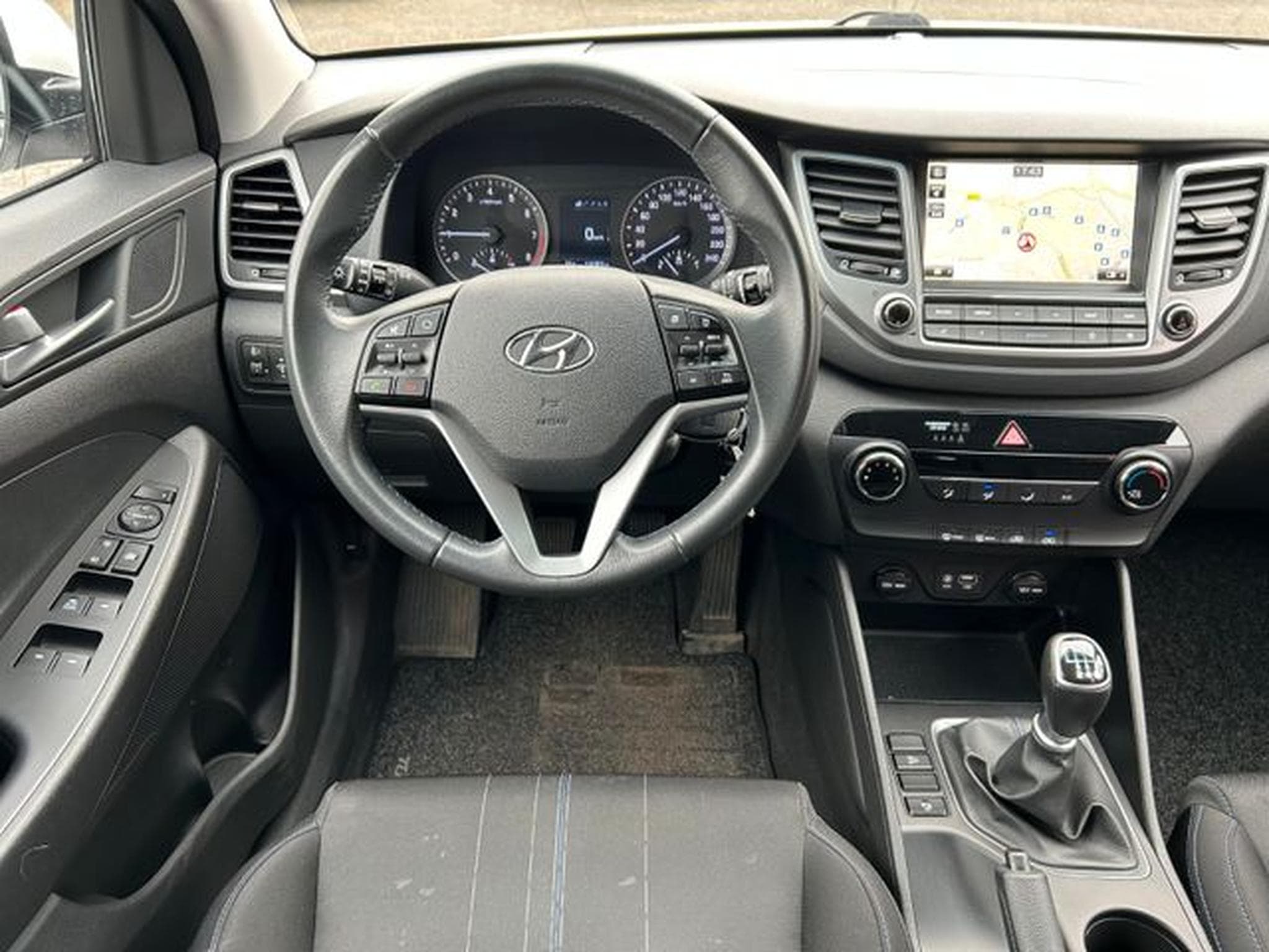 Hyundai TUCSON TUCSON 1,6 Go+ 2WD 1. Hand Navi Kamera Tempo AHK (2017) - Foto 12