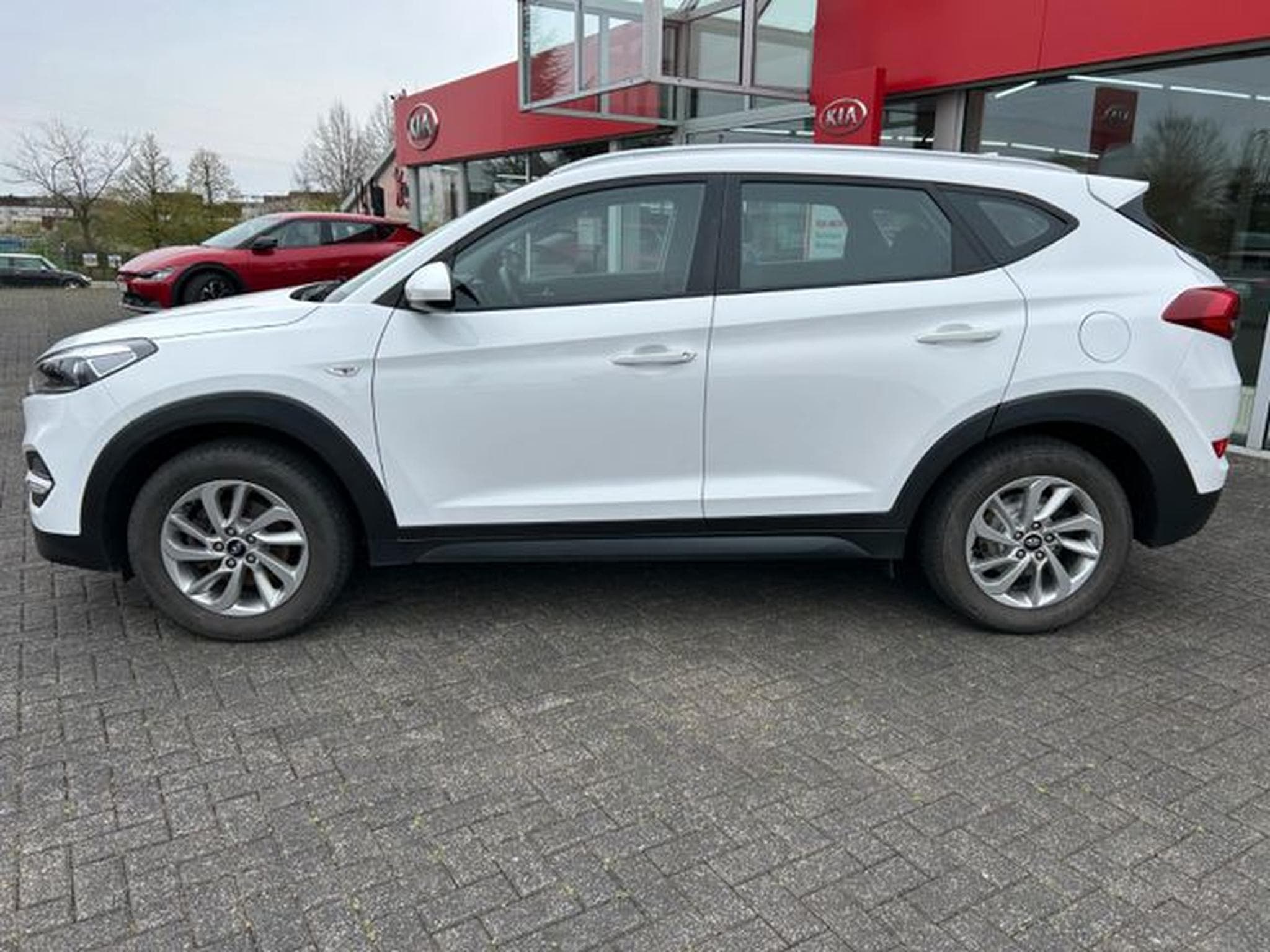 Hyundai TUCSON TUCSON 1,6 Go+ 2WD 1. Hand Navi Kamera Tempo AHK (2017) - Foto 4