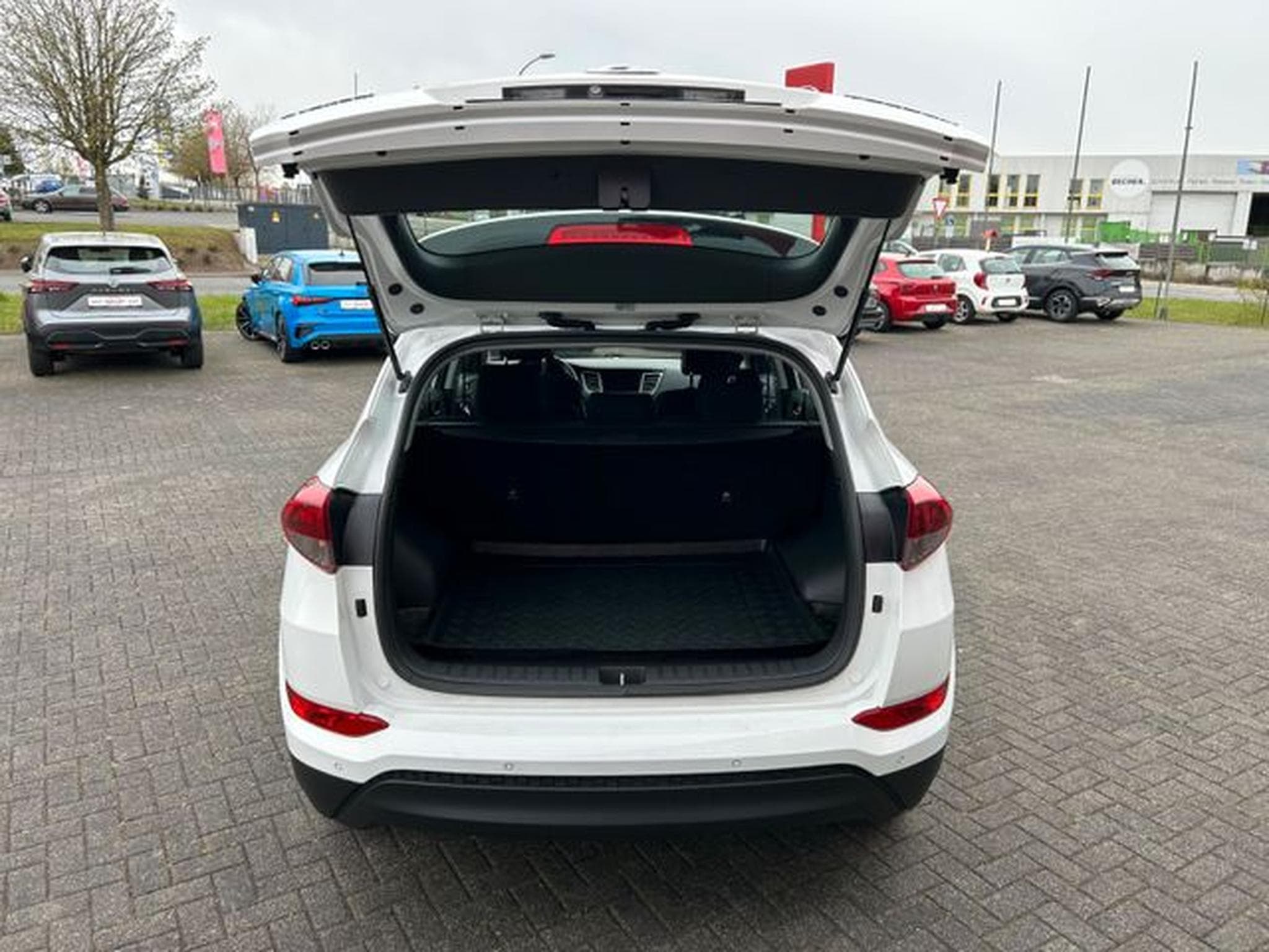 Hyundai TUCSON TUCSON 1,6 Go+ 2WD 1. Hand Navi Kamera Tempo AHK (2017) - Foto 7