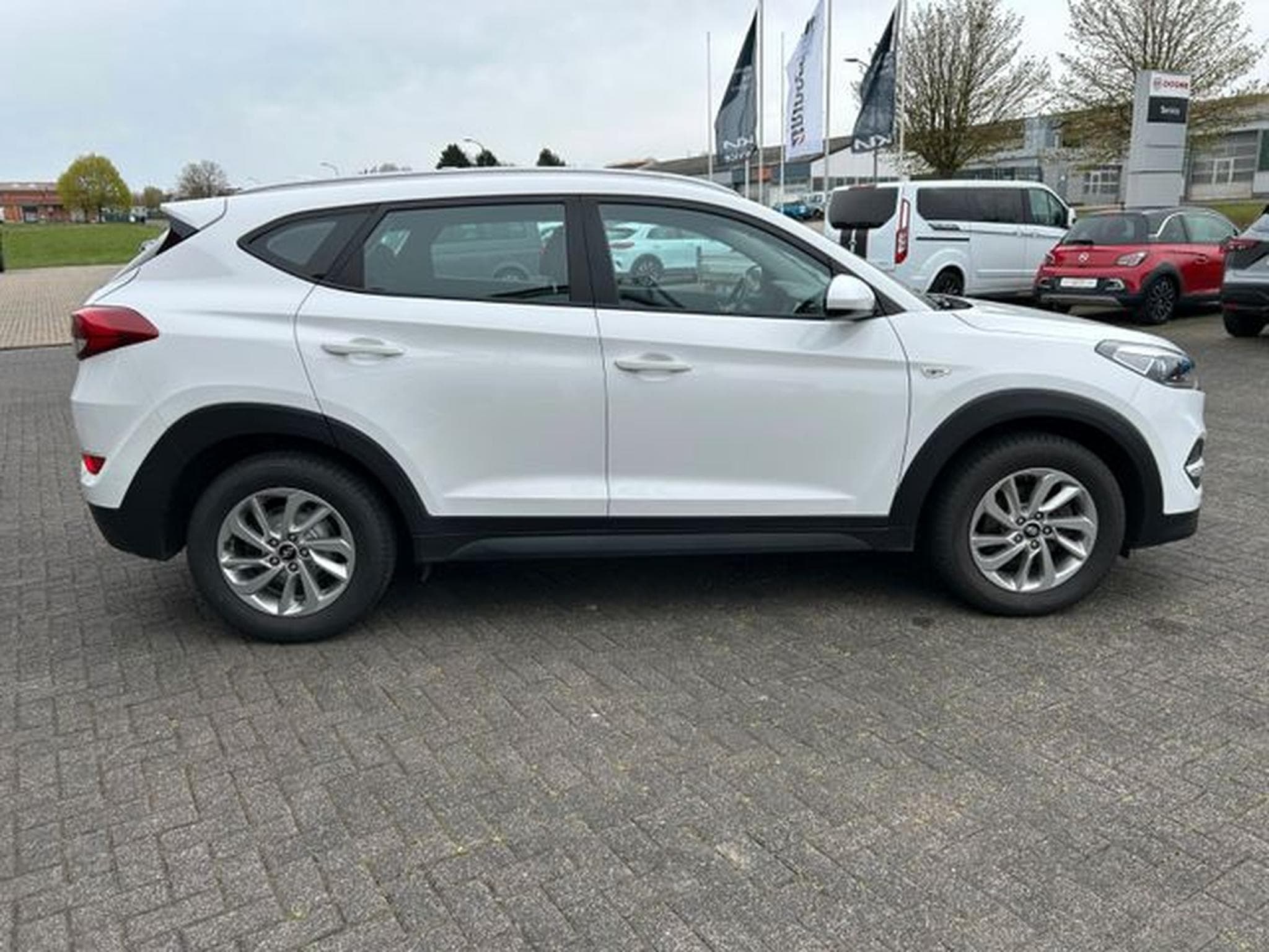 Hyundai TUCSON TUCSON 1,6 Go+ 2WD 1. Hand Navi Kamera Tempo AHK (2017) - Foto 9