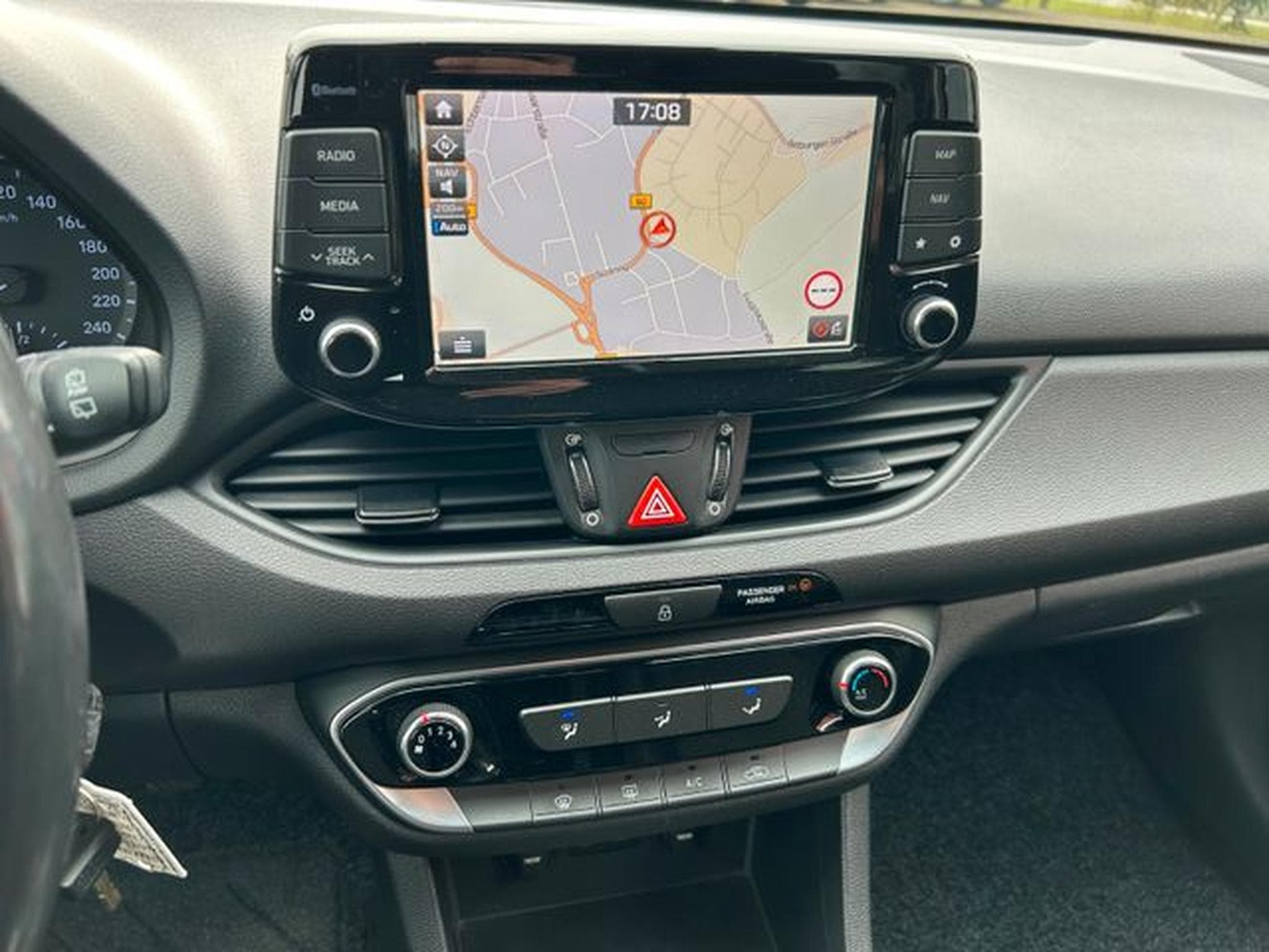 Hyundai i30 i30 1.4 Trend Navi Kamera Sitzheizung AHK (2018) - Foto 15