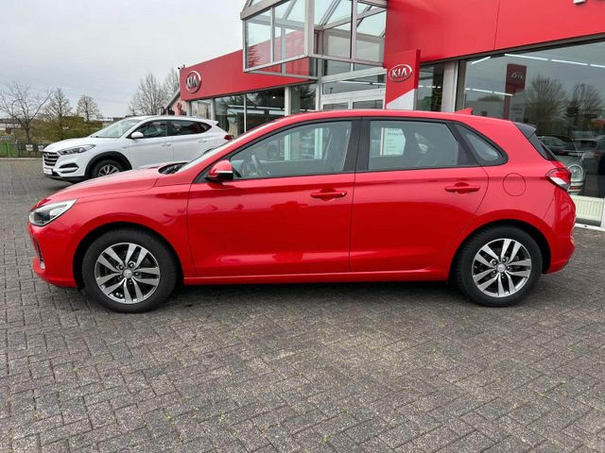 Hyundai i30 i30 1.4 Trend Navi Kamera Sitzheizung AHK (2018) - Foto 4