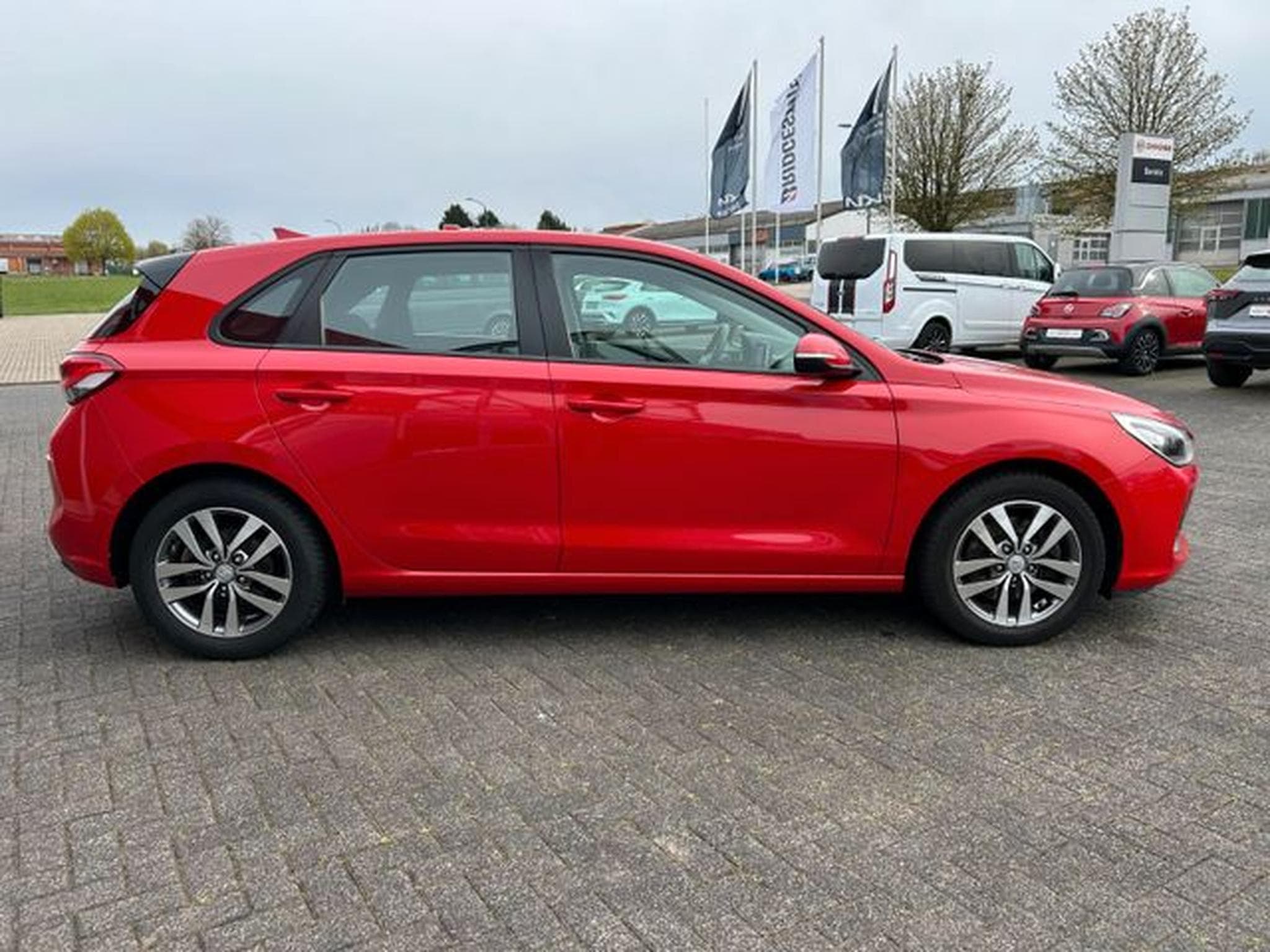 Hyundai i30 i30 1.4 Trend Navi Kamera Sitzheizung AHK (2018) - Foto 9